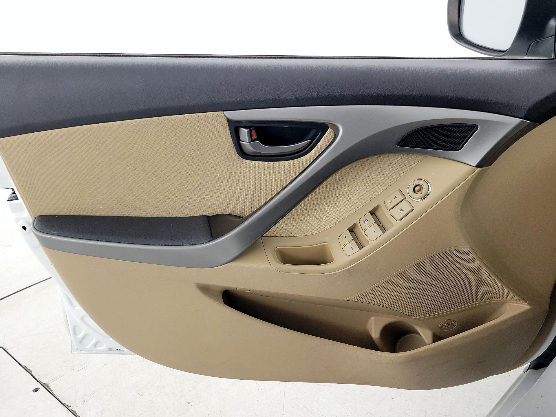 Thumbnail: 2013 Hyundai Elantra - 12