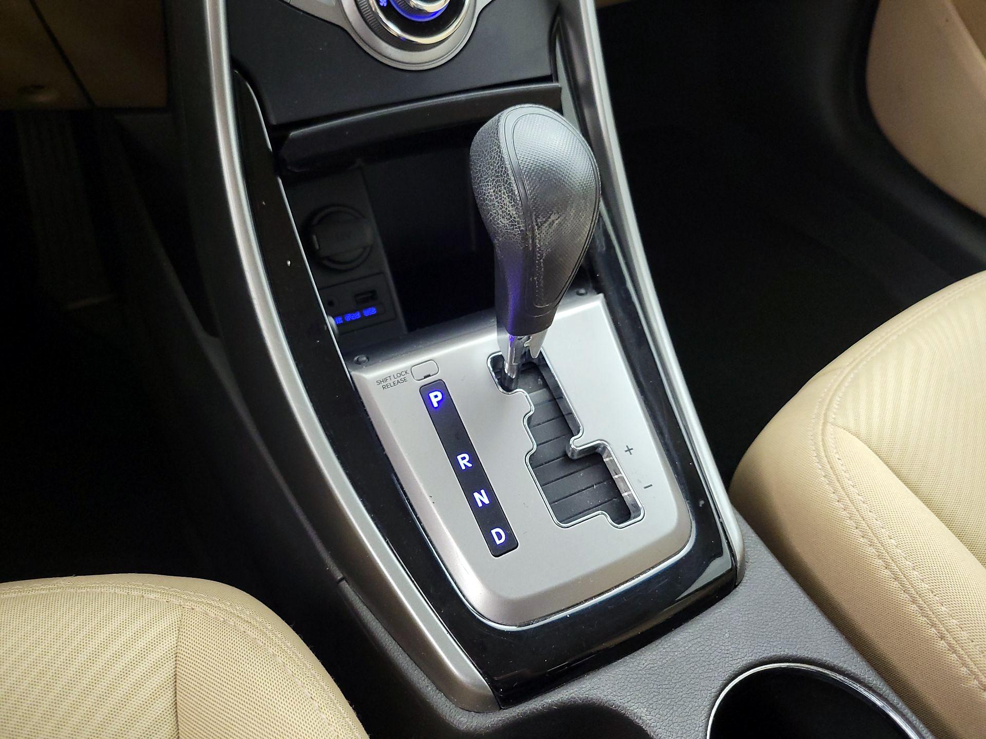 Thumbnail: 2013 Hyundai Elantra - 16