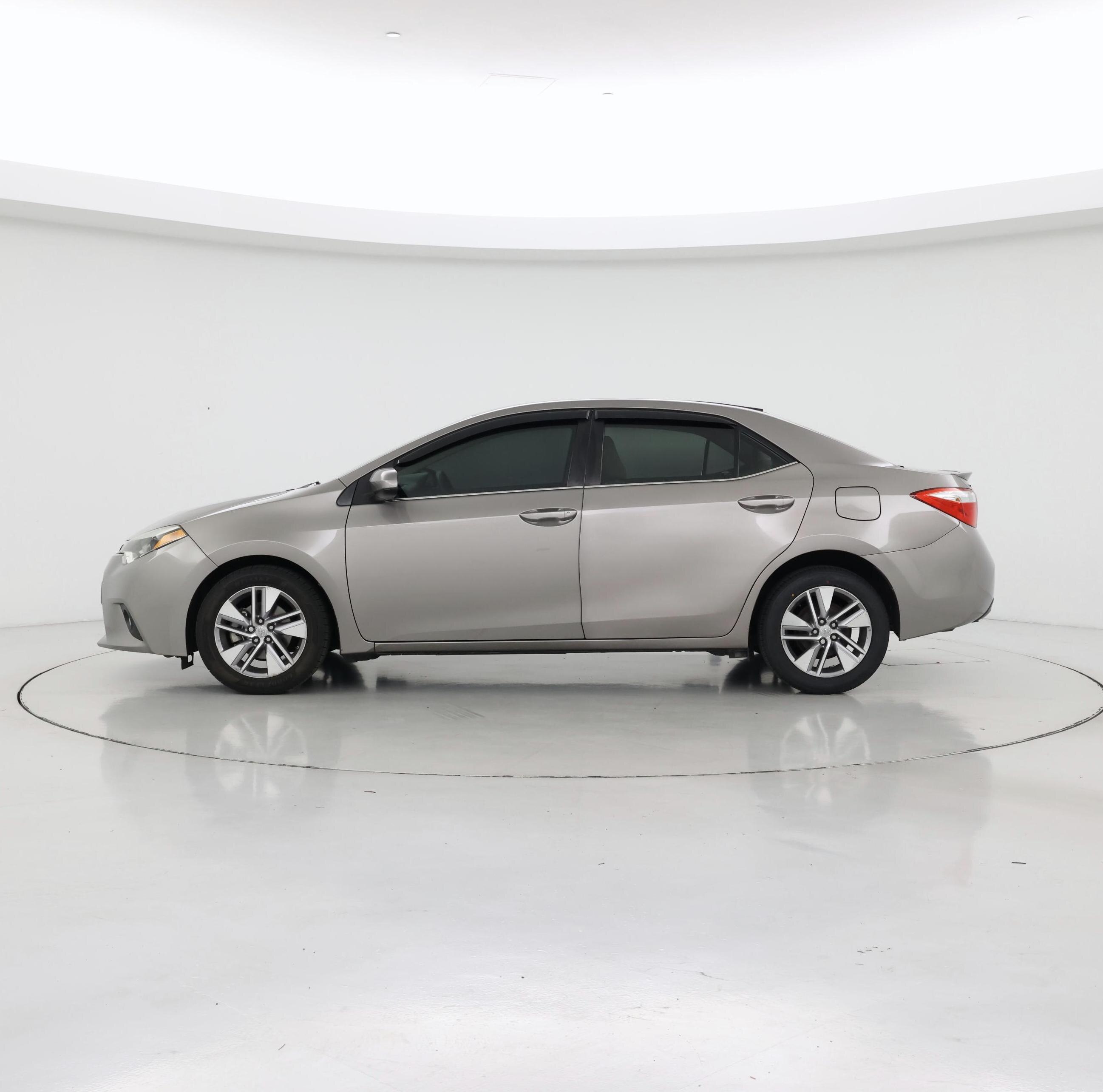 Thumbnail: 2014 Toyota Corolla - 3