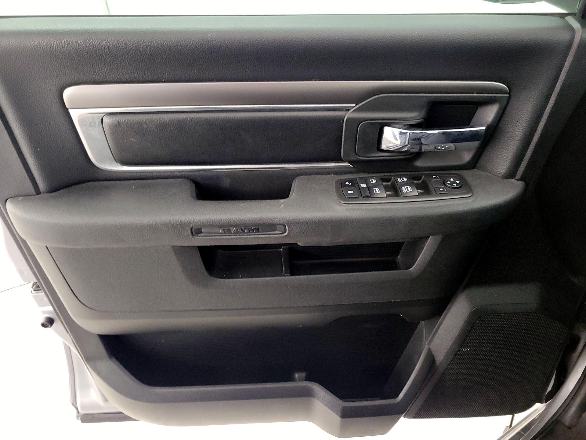 Thumbnail: 2021 RAM 1500 Classic - 12