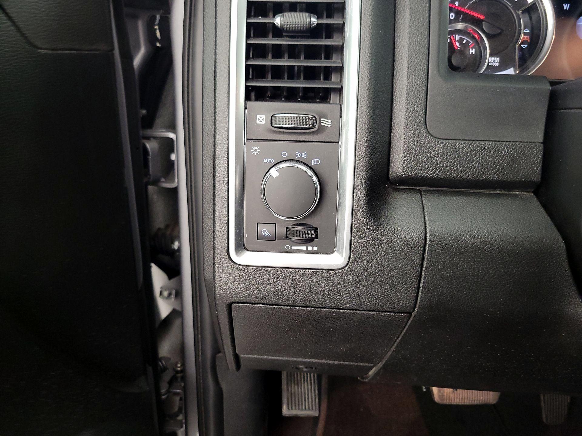 Thumbnail: 2021 RAM 1500 Classic - 13