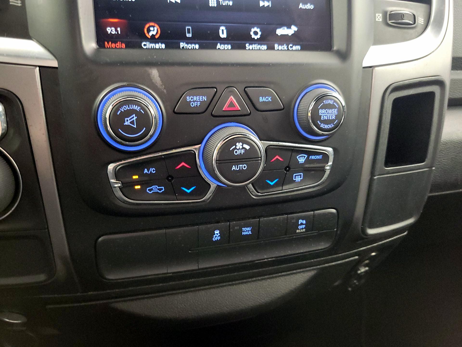 Thumbnail: 2021 RAM 1500 Classic - 16