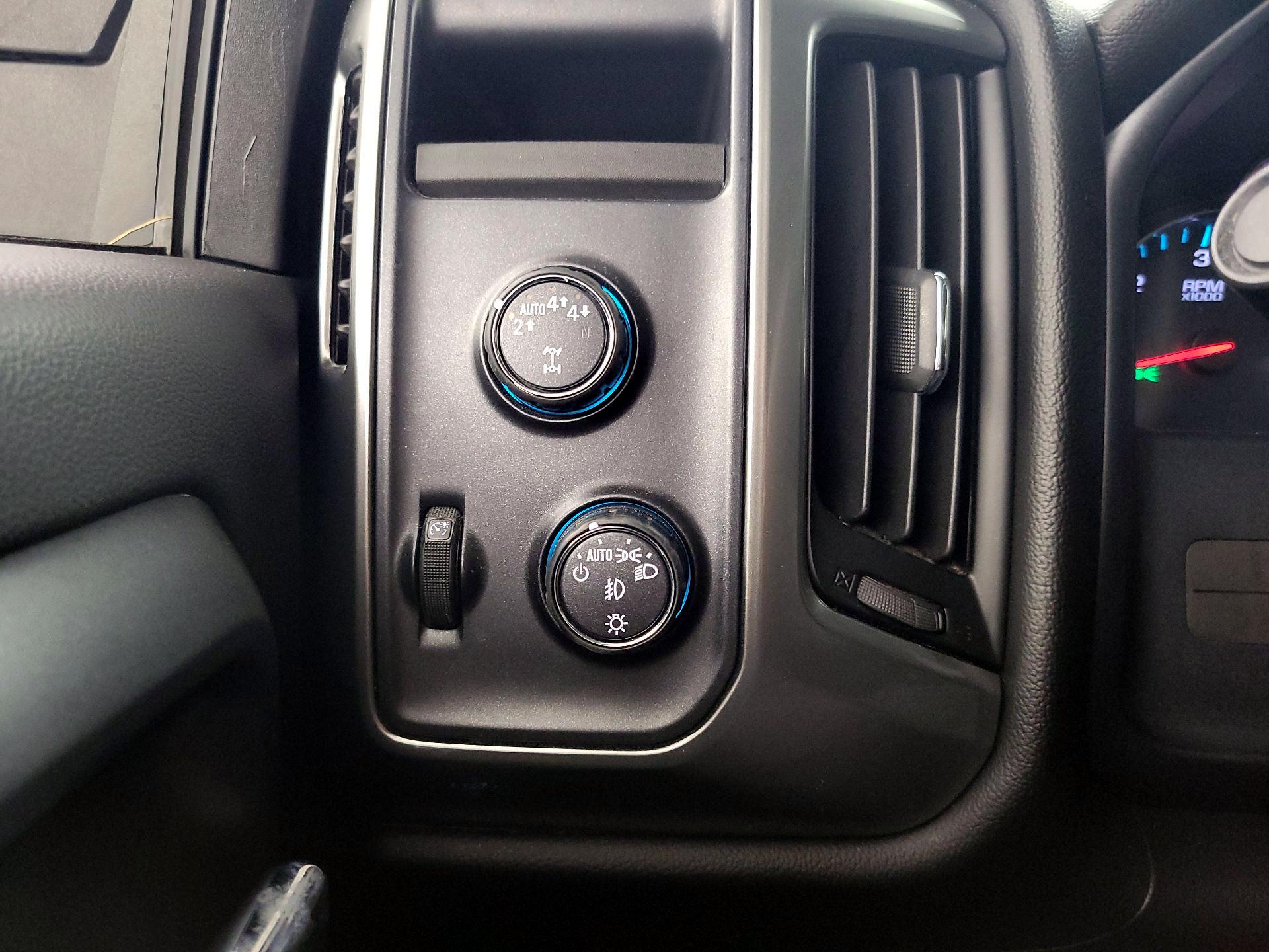 Thumbnail: 2018 Chevrolet Silverado 1500 - 13