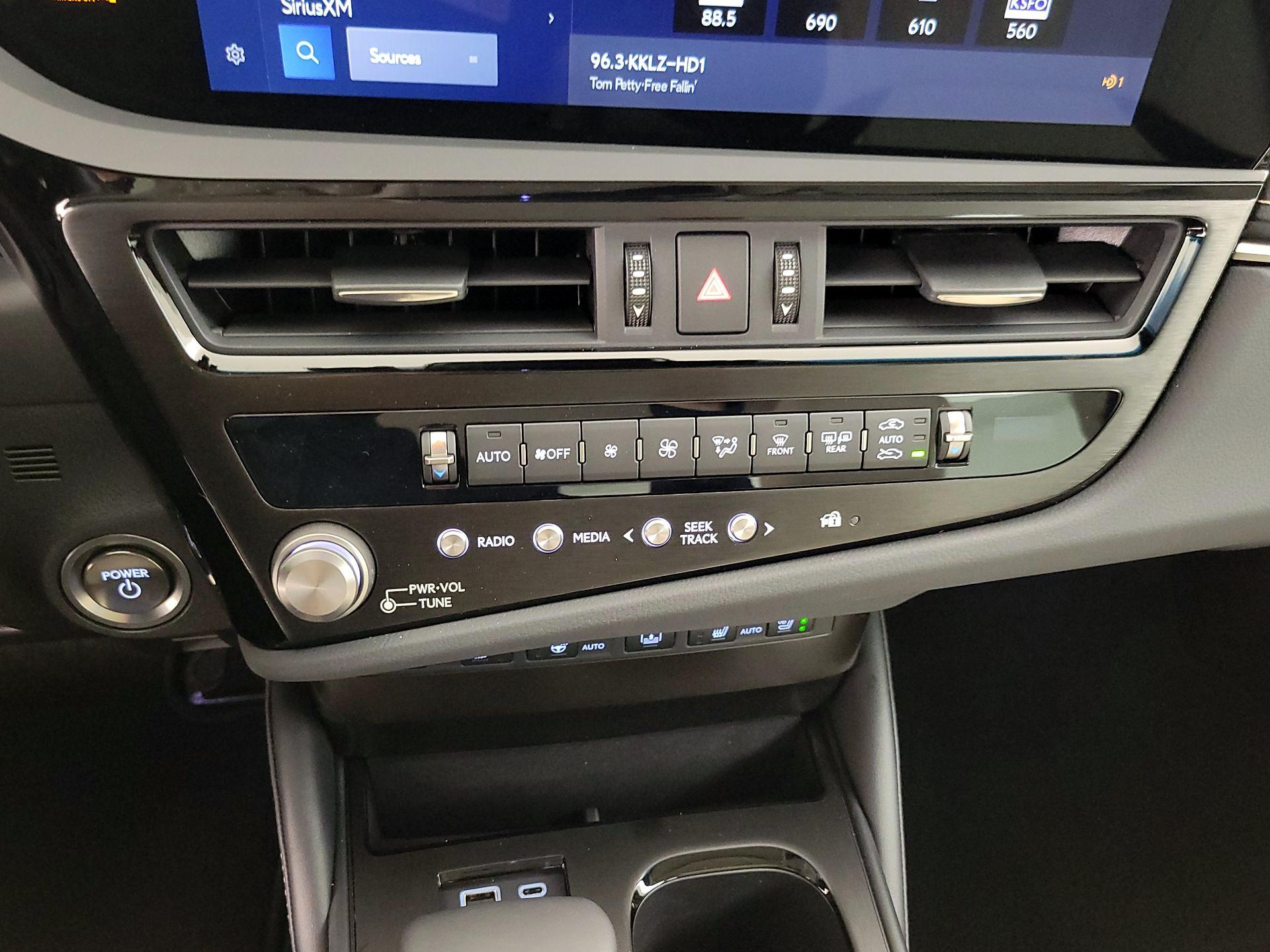 Thumbnail: 2024 Lexus ES - 16