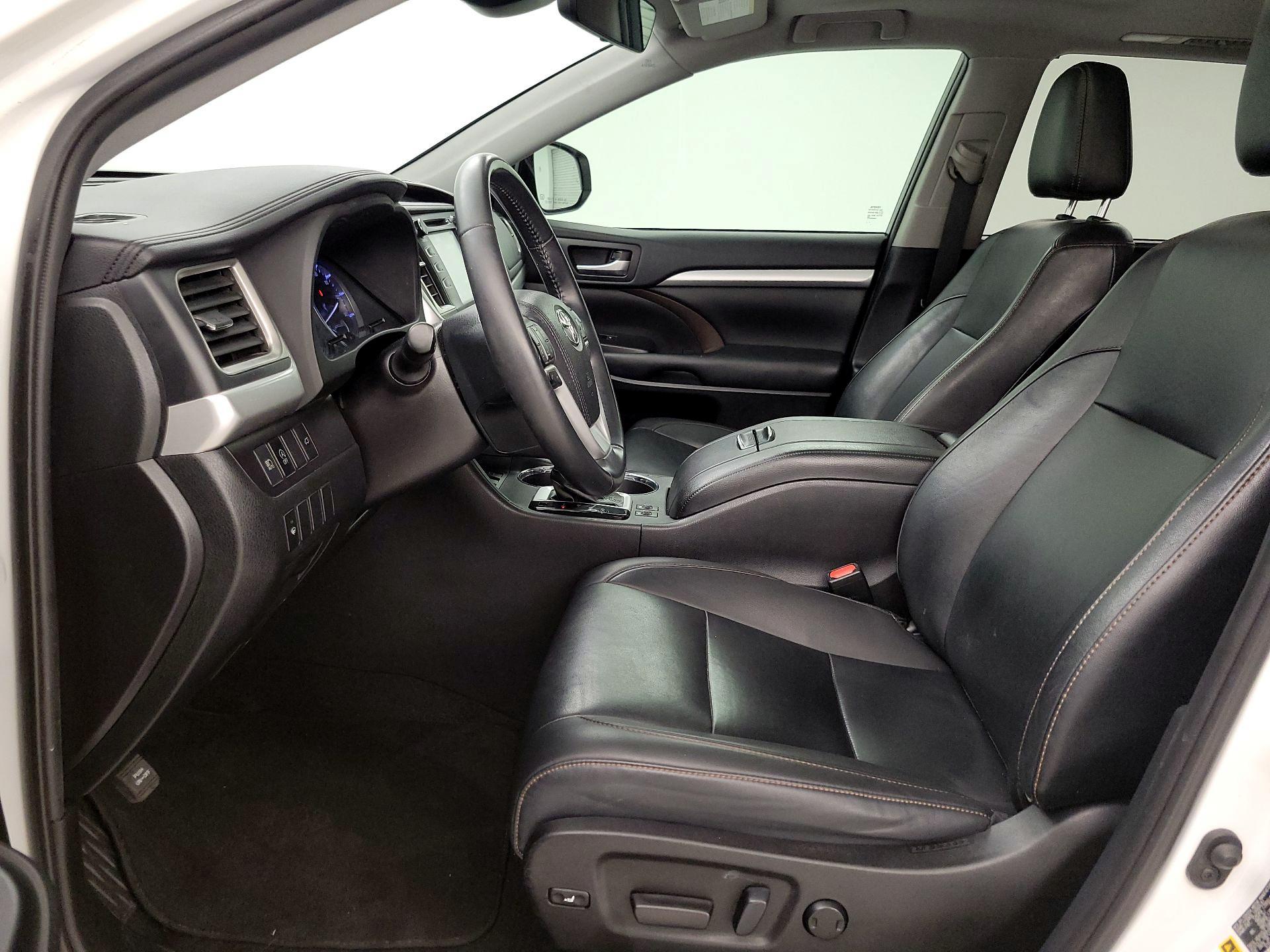 Thumbnail: 2019 Toyota Highlander - 11