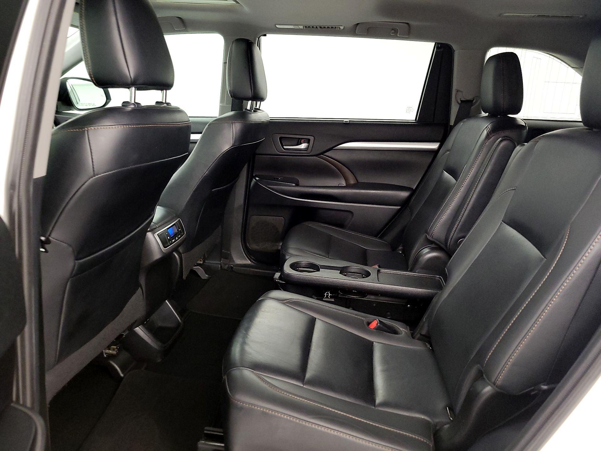 Thumbnail: 2019 Toyota Highlander - 20