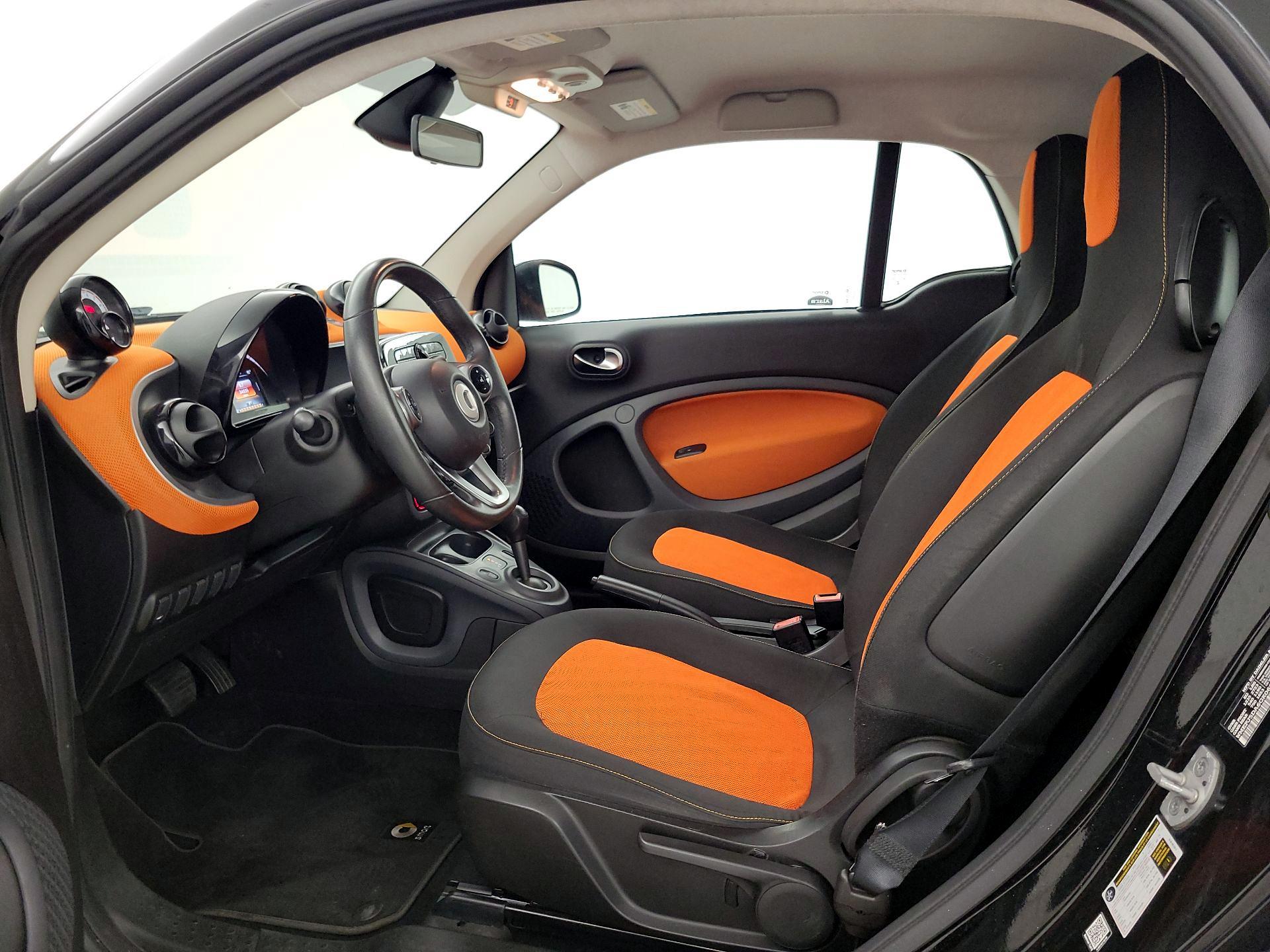 Thumbnail: 2016 smart fortwo - 11