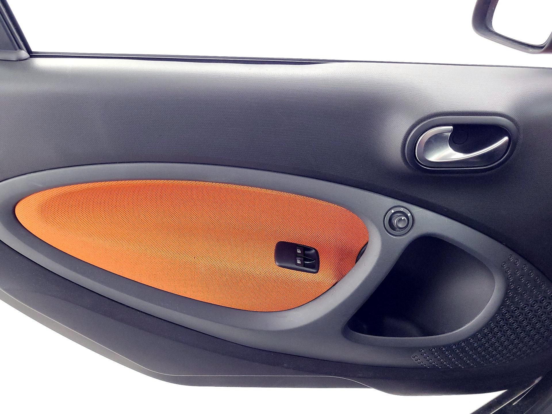 Thumbnail: 2016 smart fortwo - 12