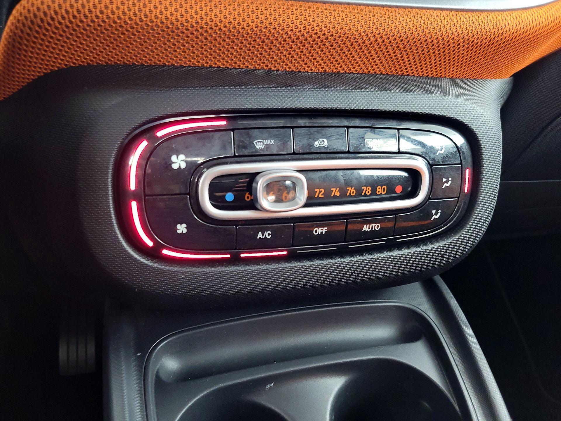 Thumbnail: 2016 smart fortwo - 15