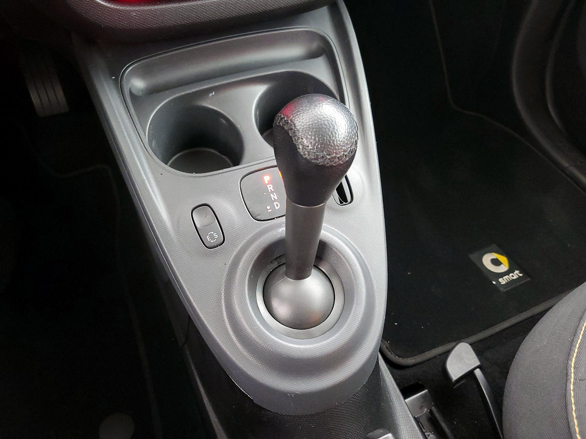 Thumbnail: 2016 smart fortwo - 16