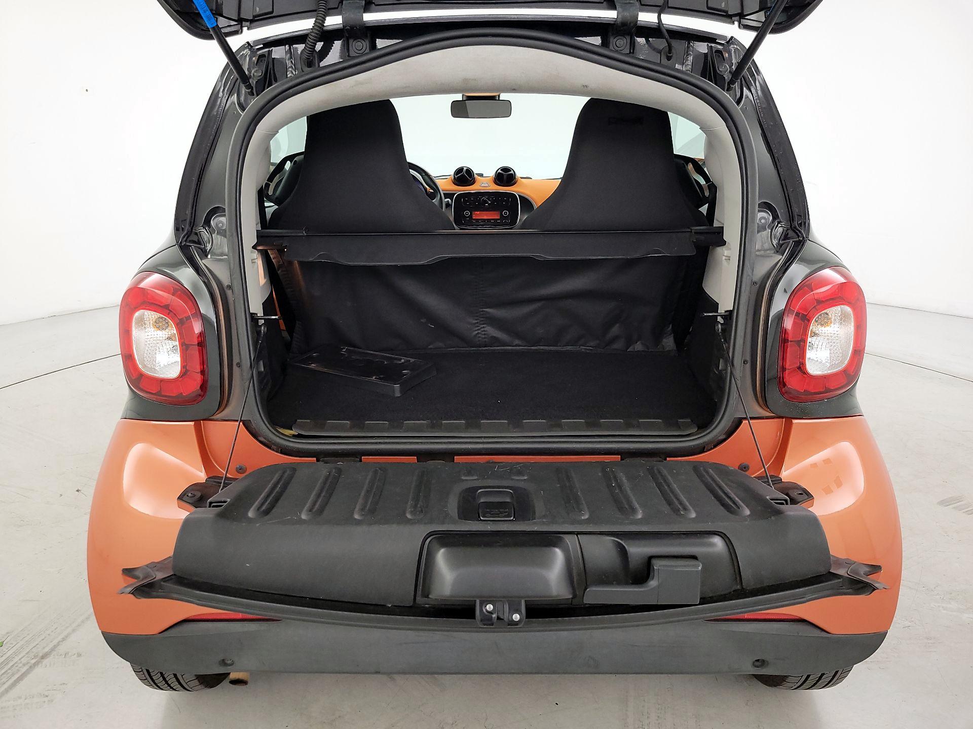 Thumbnail: 2016 smart fortwo - 17