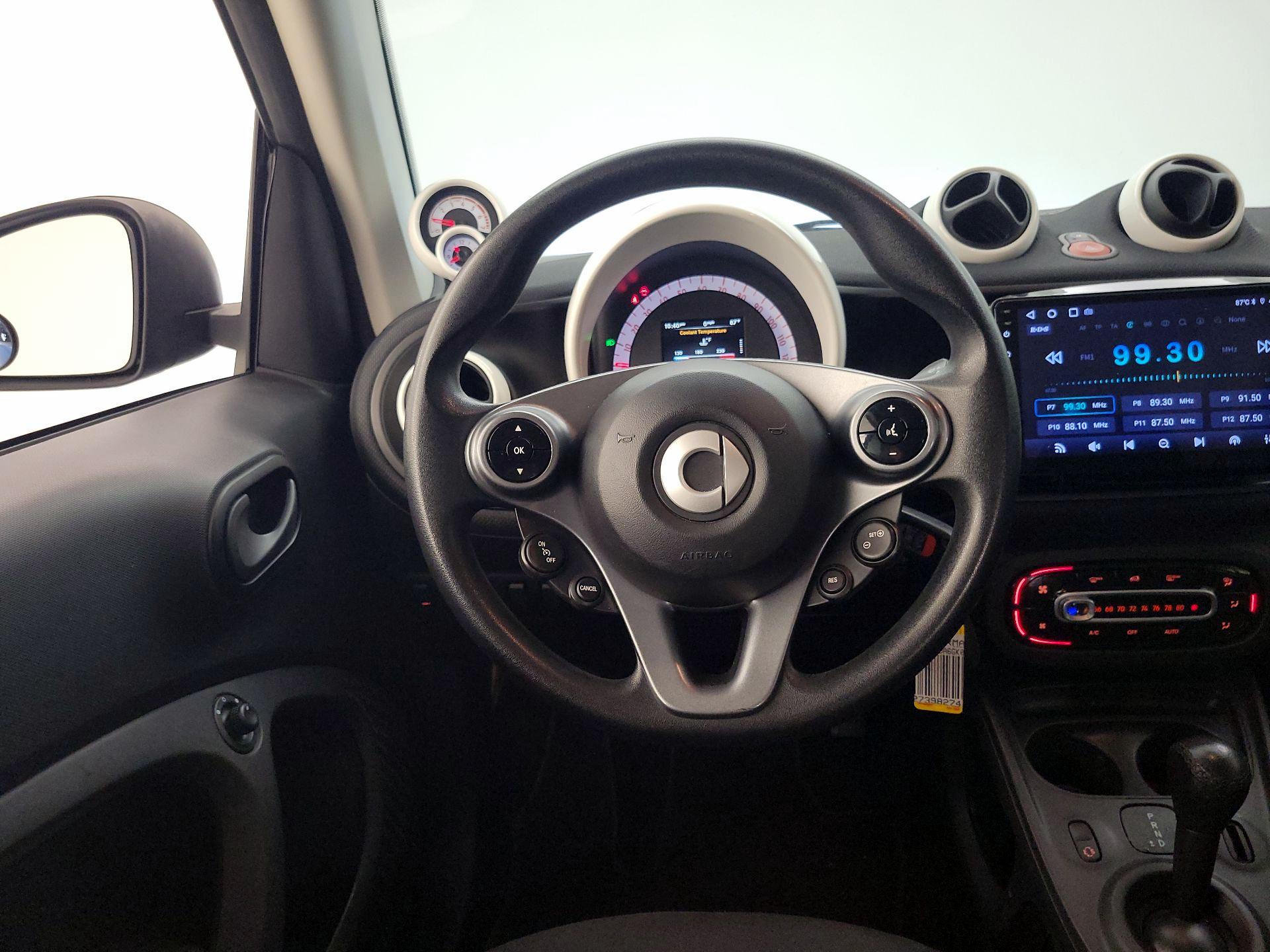 Thumbnail: 2016 smart fortwo - 10