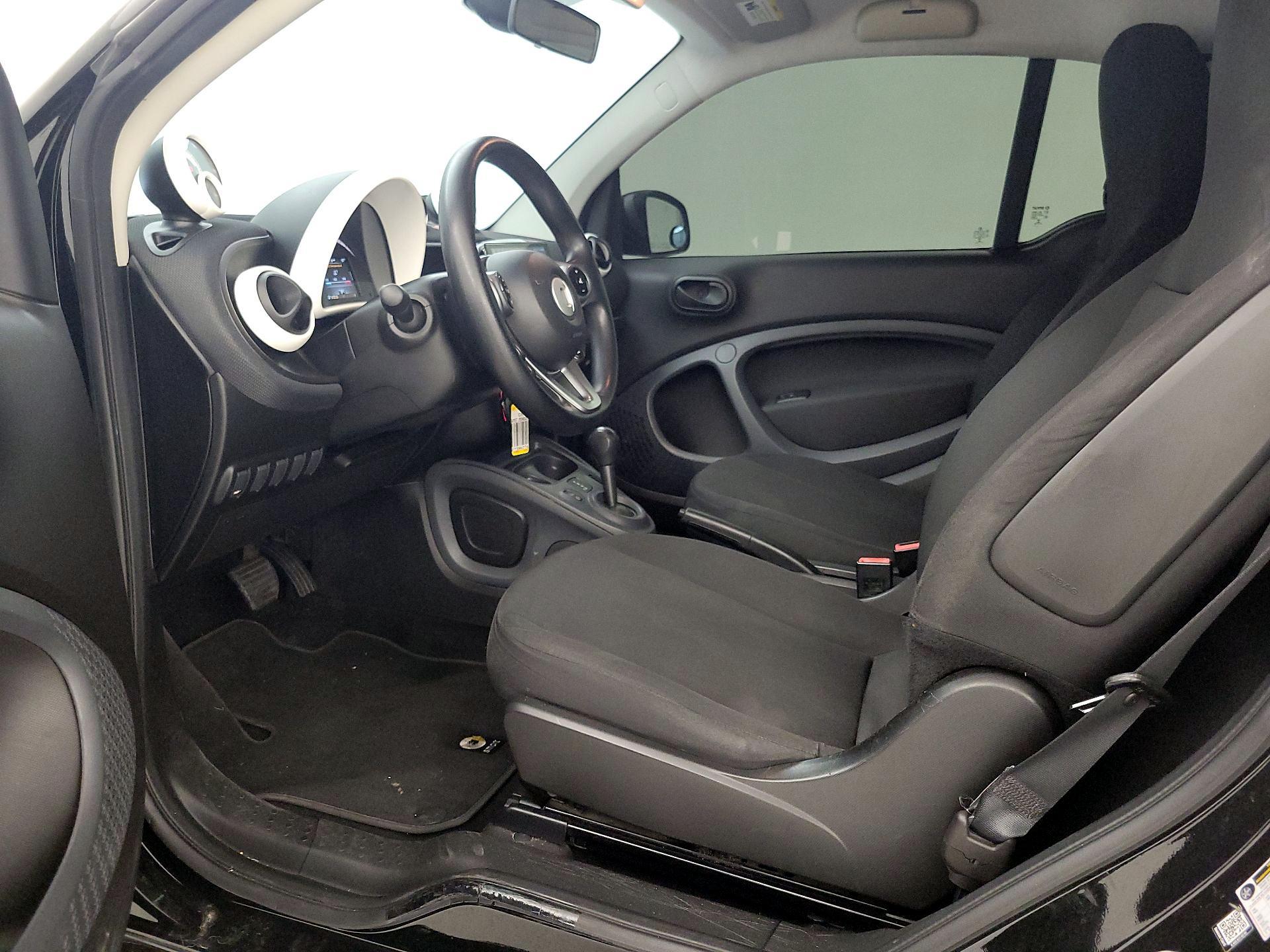 Thumbnail: 2016 smart fortwo - 11