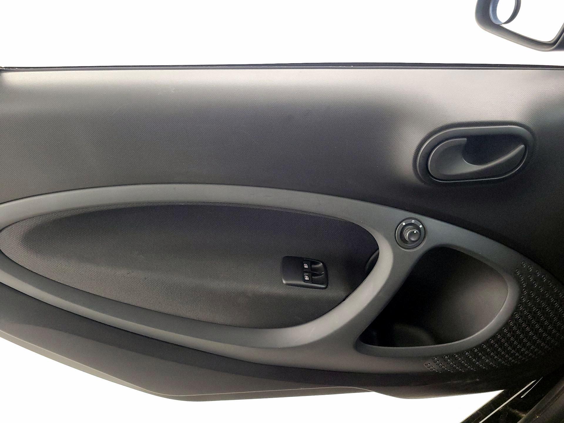 Thumbnail: 2016 smart fortwo - 12