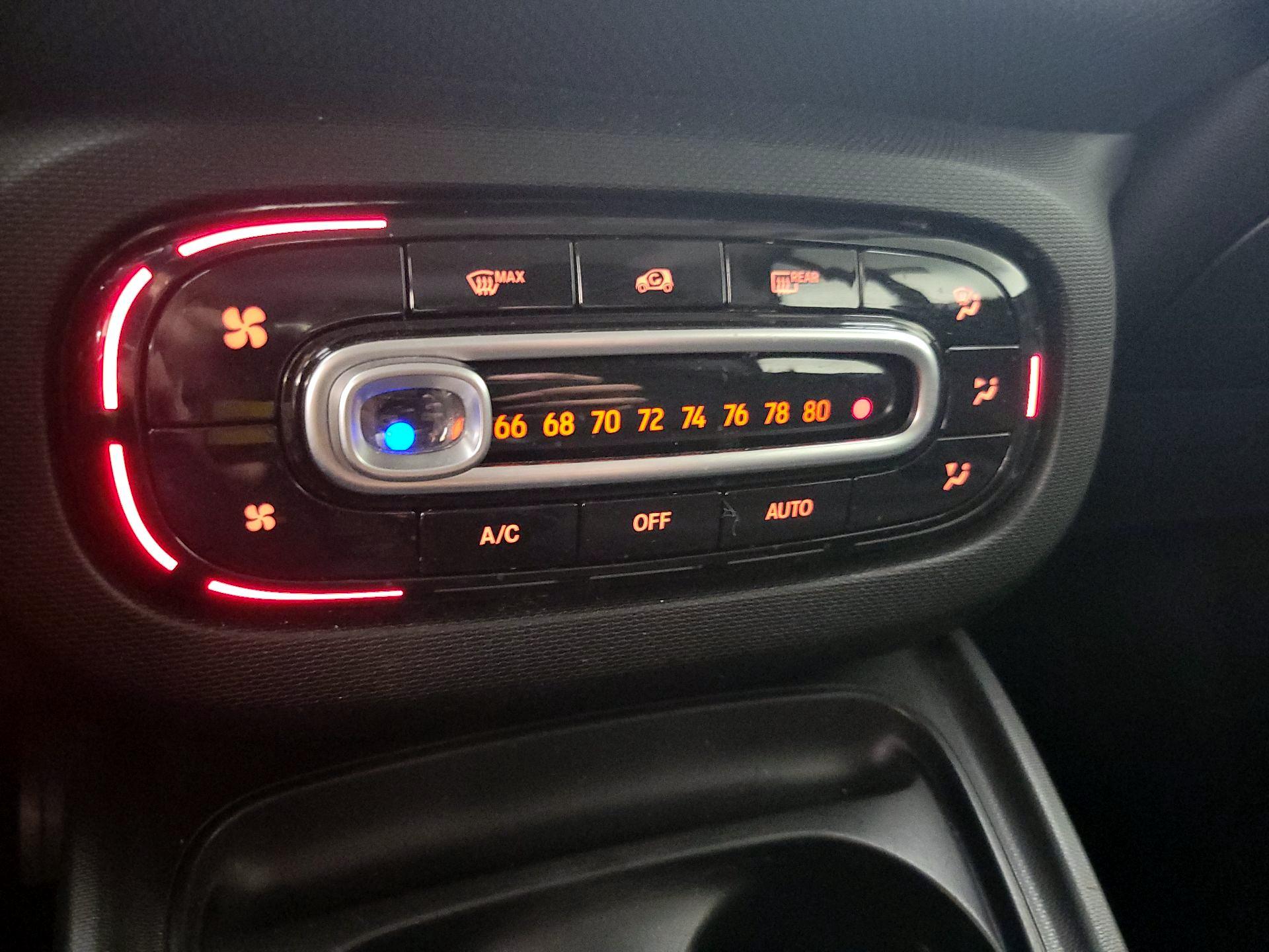 Thumbnail: 2016 smart fortwo - 15