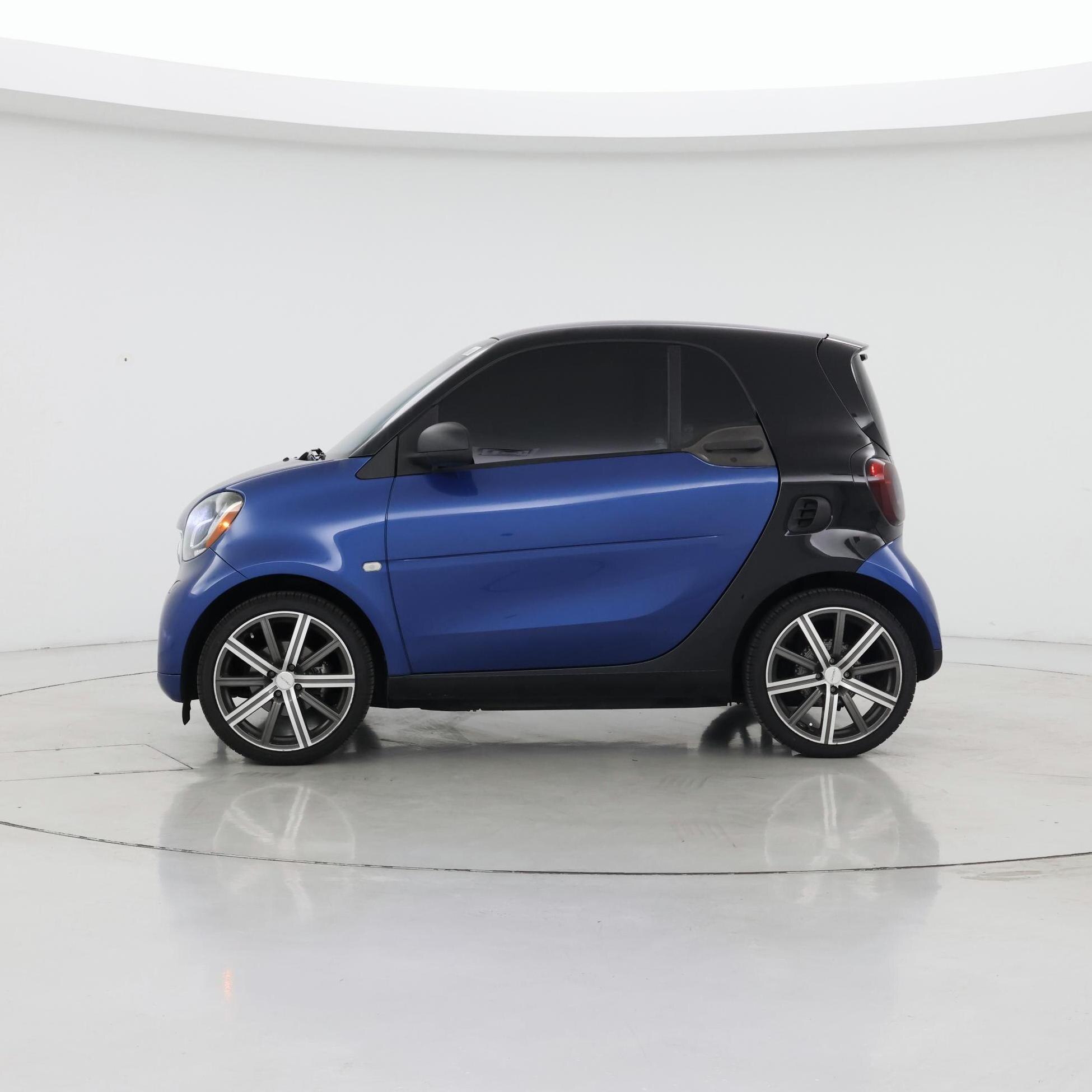 Thumbnail: 2016 smart fortwo - 3