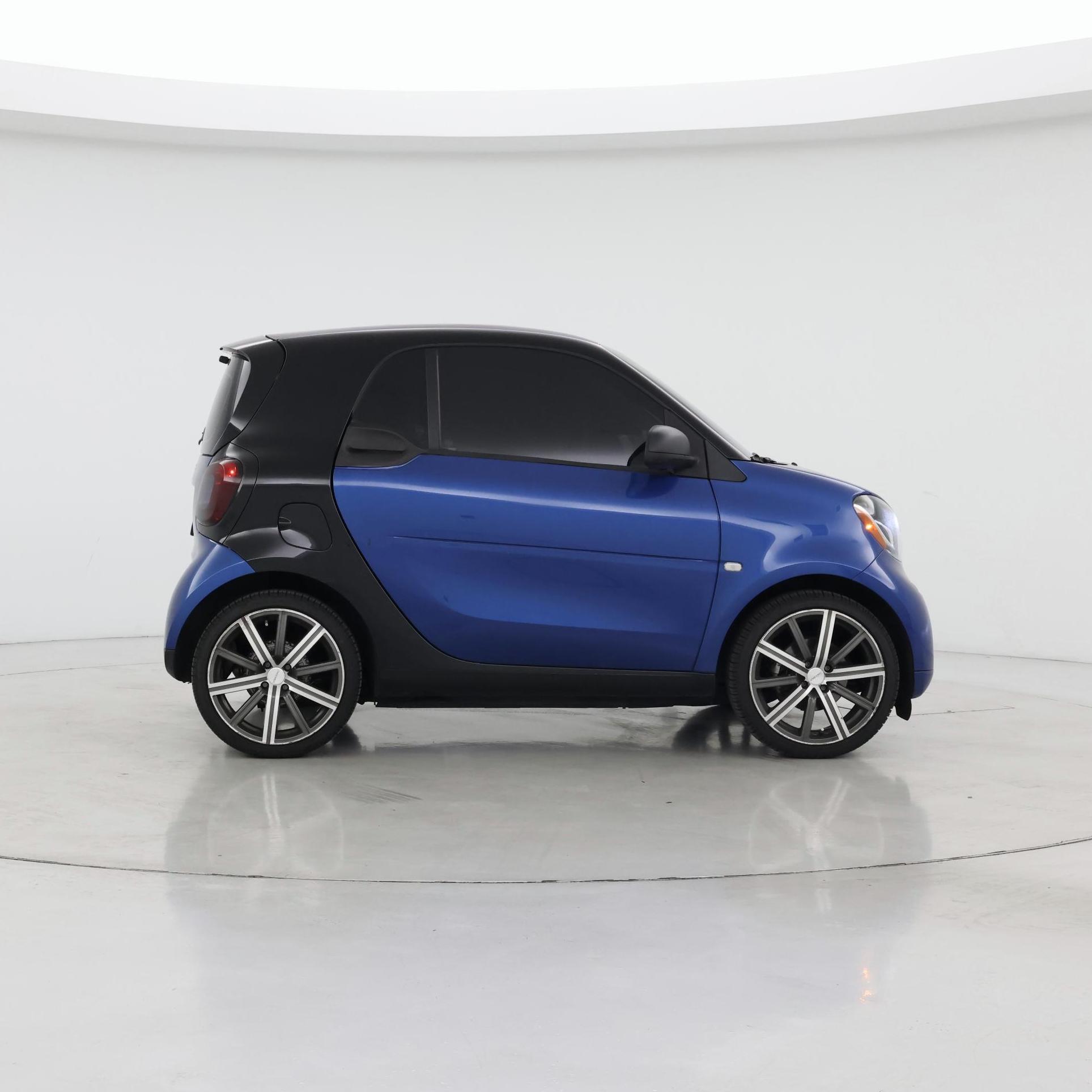 Thumbnail: 2016 smart fortwo - 7