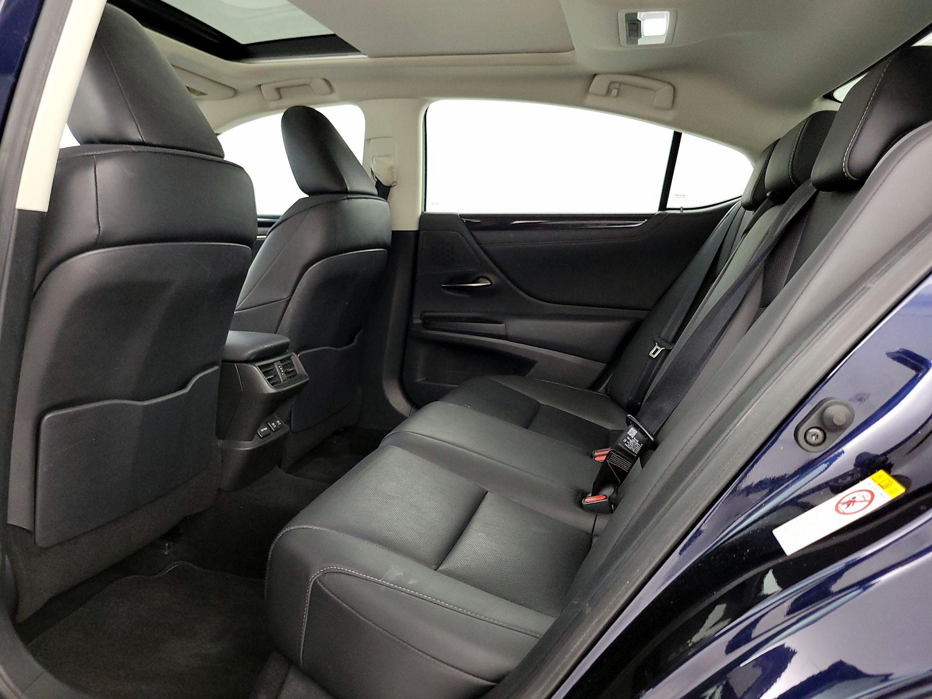 Thumbnail: 2019 Lexus ES - 20