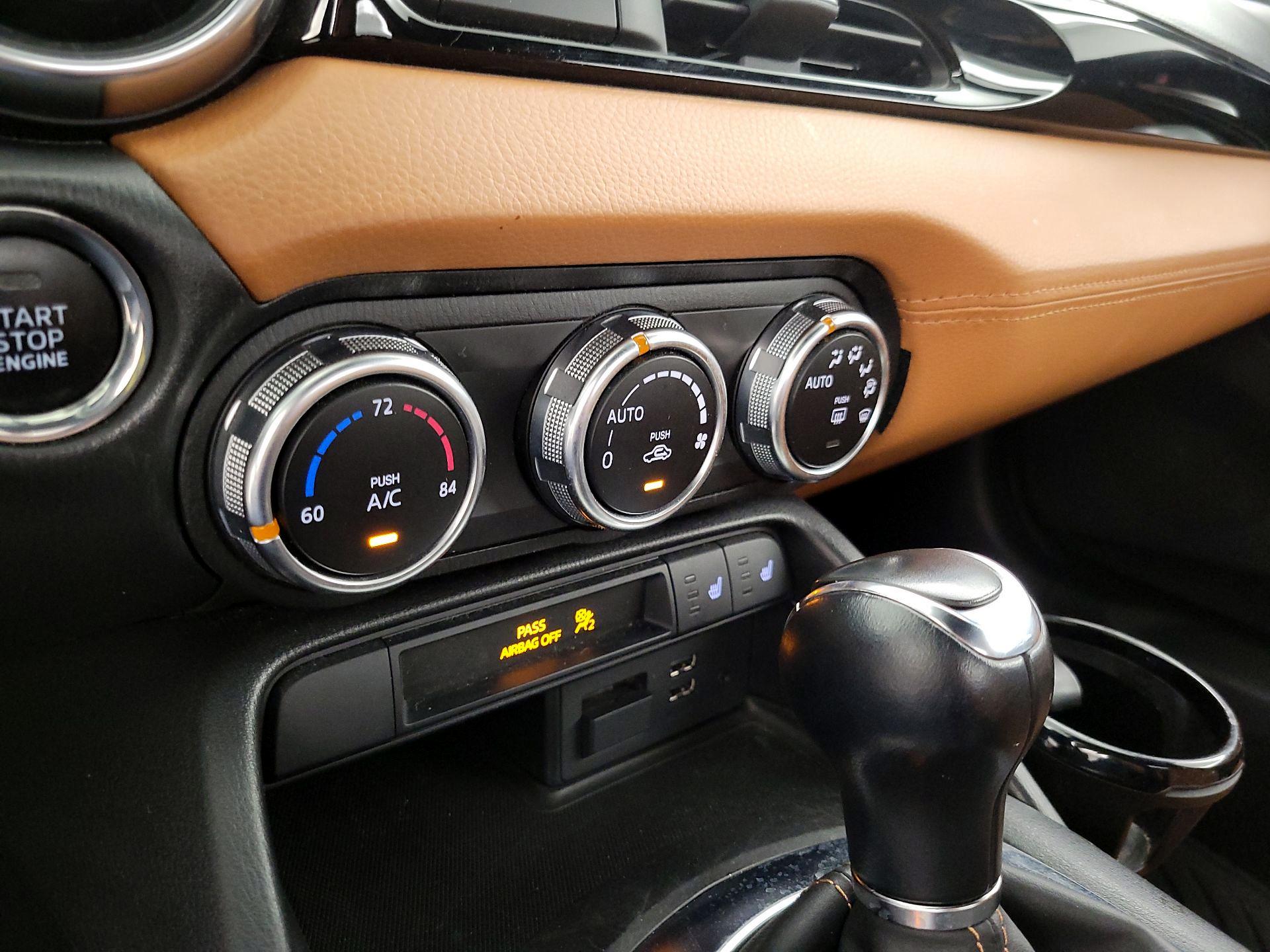 Thumbnail: 2018 Fiat 124 Spider - 16