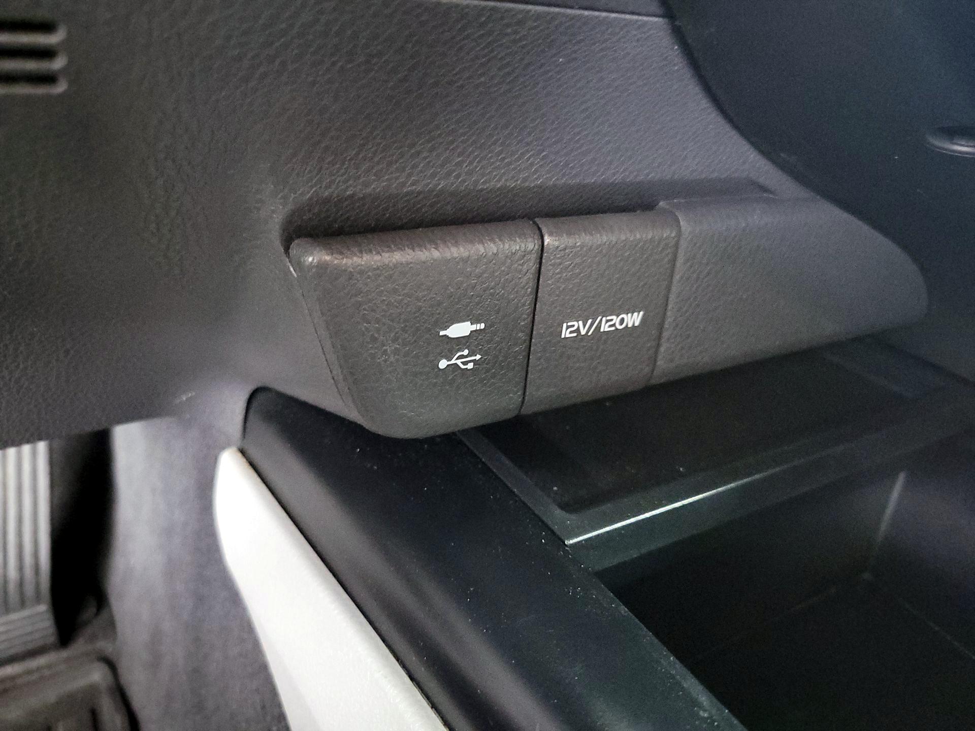 Thumbnail: 2018 Toyota Camry - 18