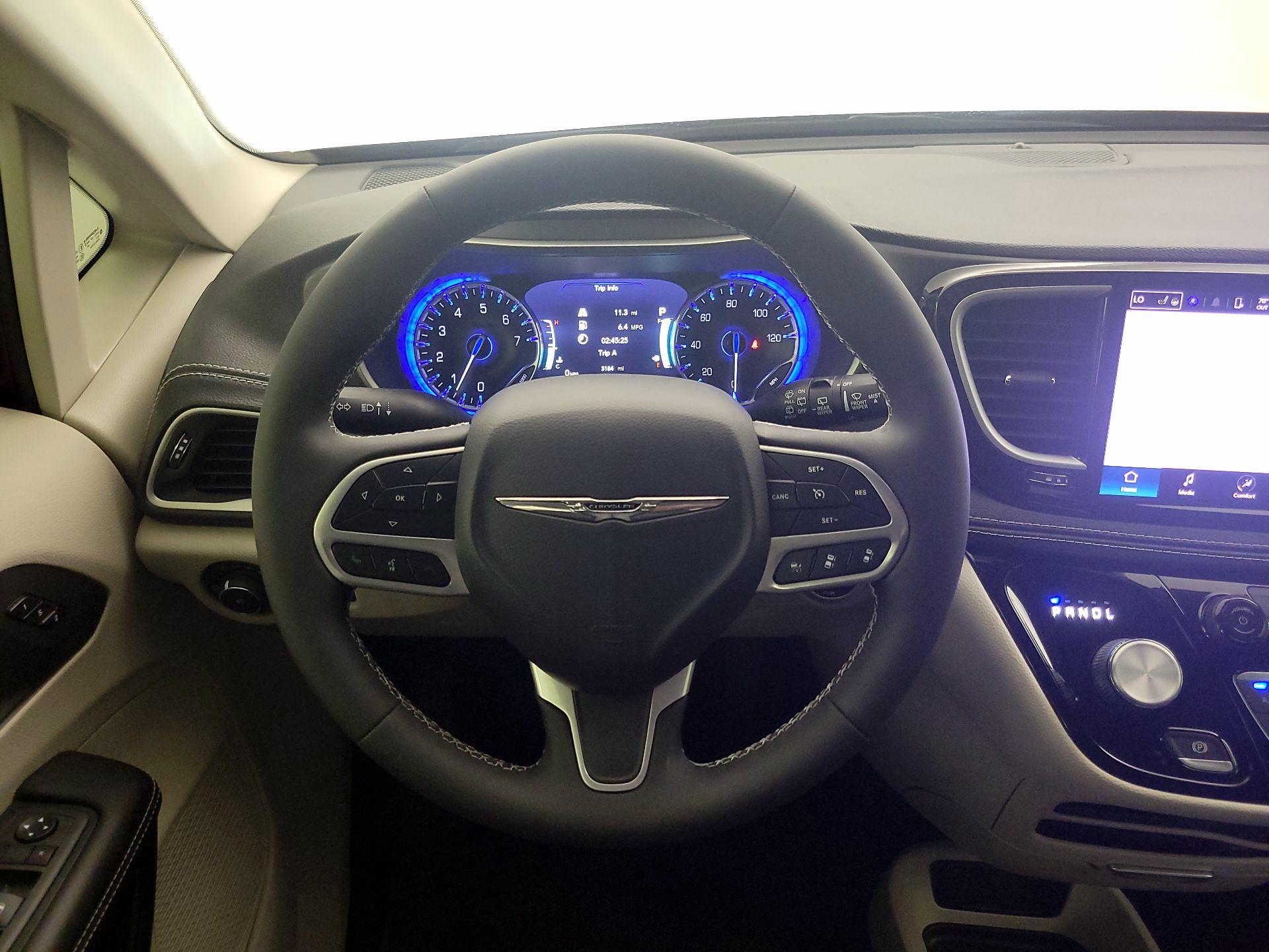 Thumbnail: 2022 Chrysler Pacifica - 10