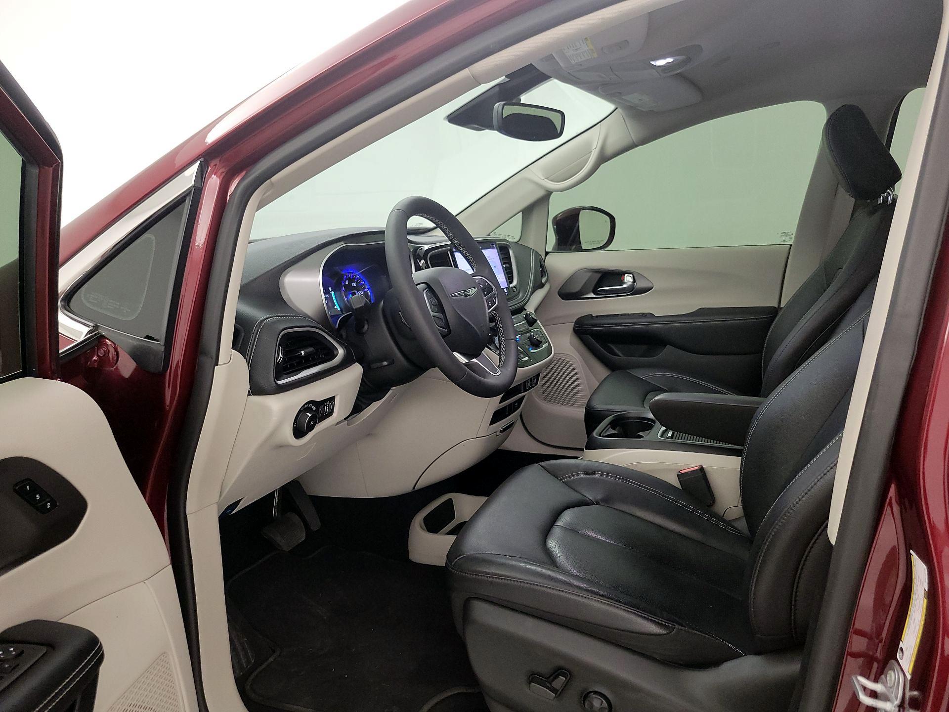 Thumbnail: 2022 Chrysler Pacifica - 11