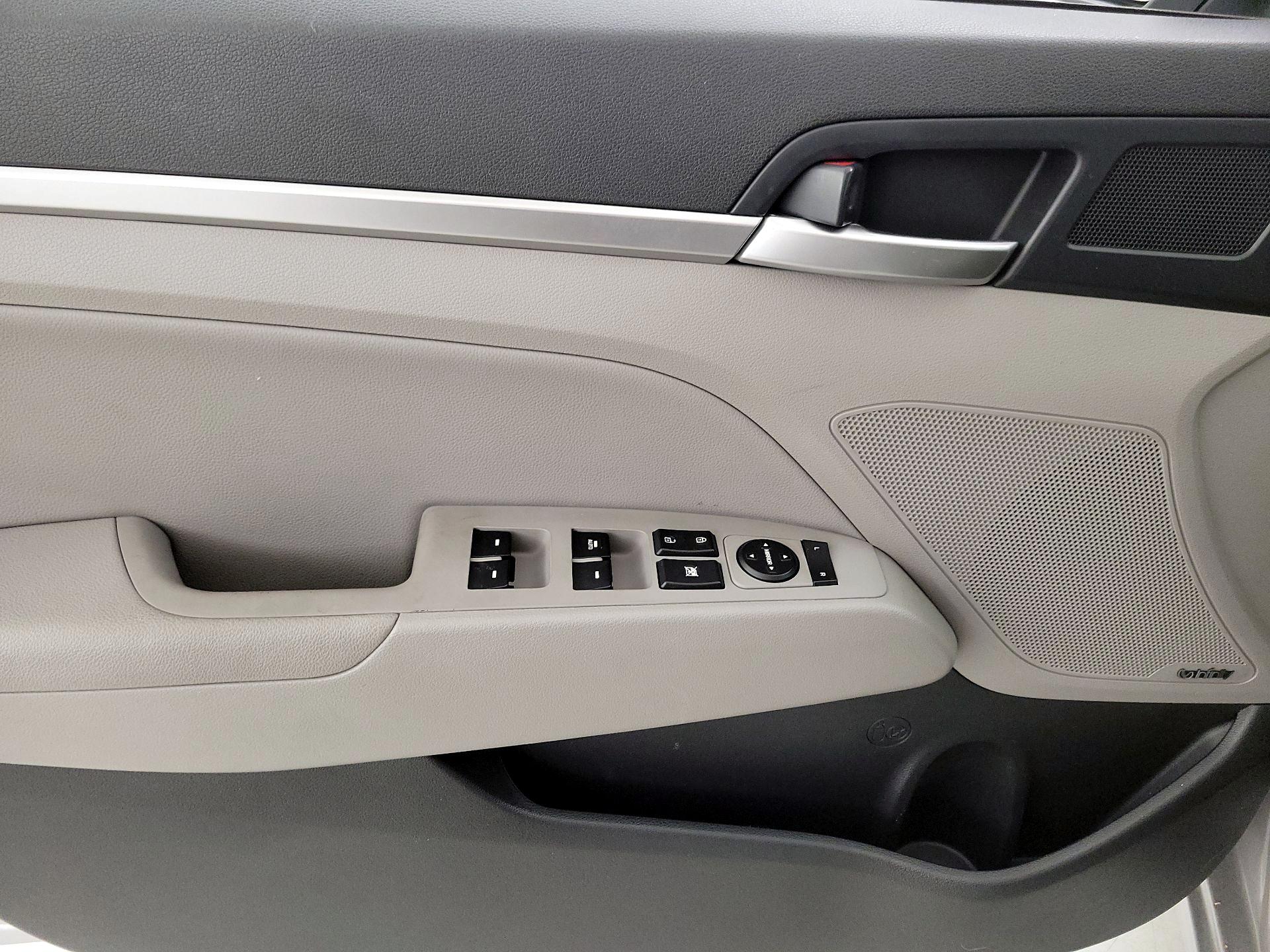 Thumbnail: 2020 Hyundai Elantra - 12