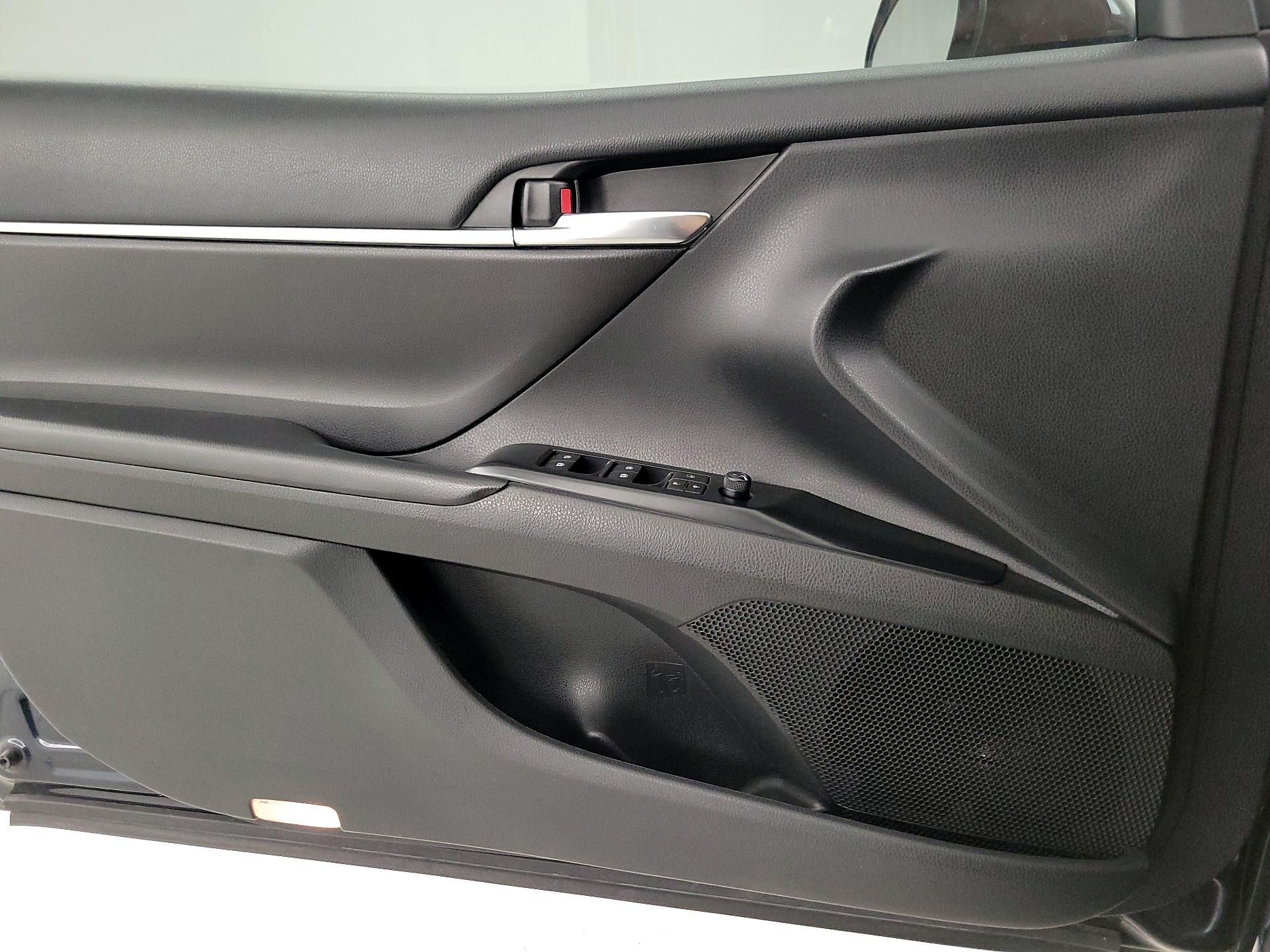 Thumbnail: 2019 Toyota Camry - 12
