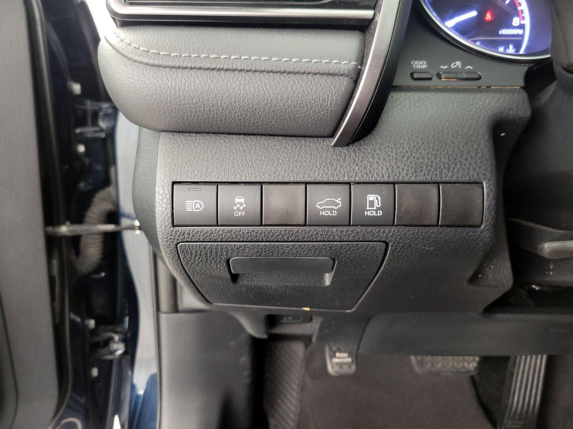 Thumbnail: 2019 Toyota Camry - 13