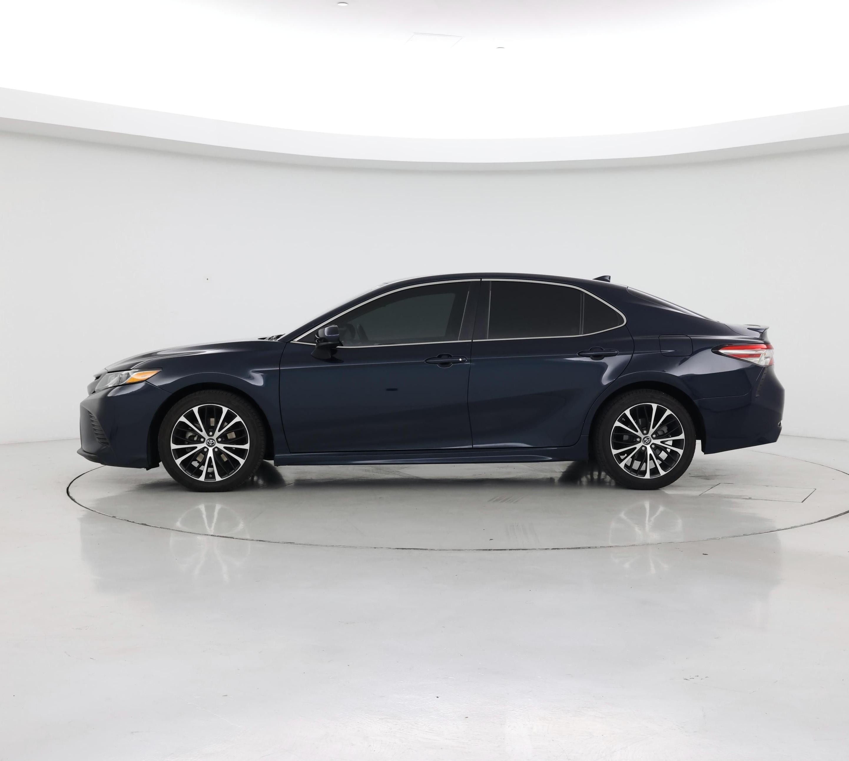 Thumbnail: 2019 Toyota Camry - 3