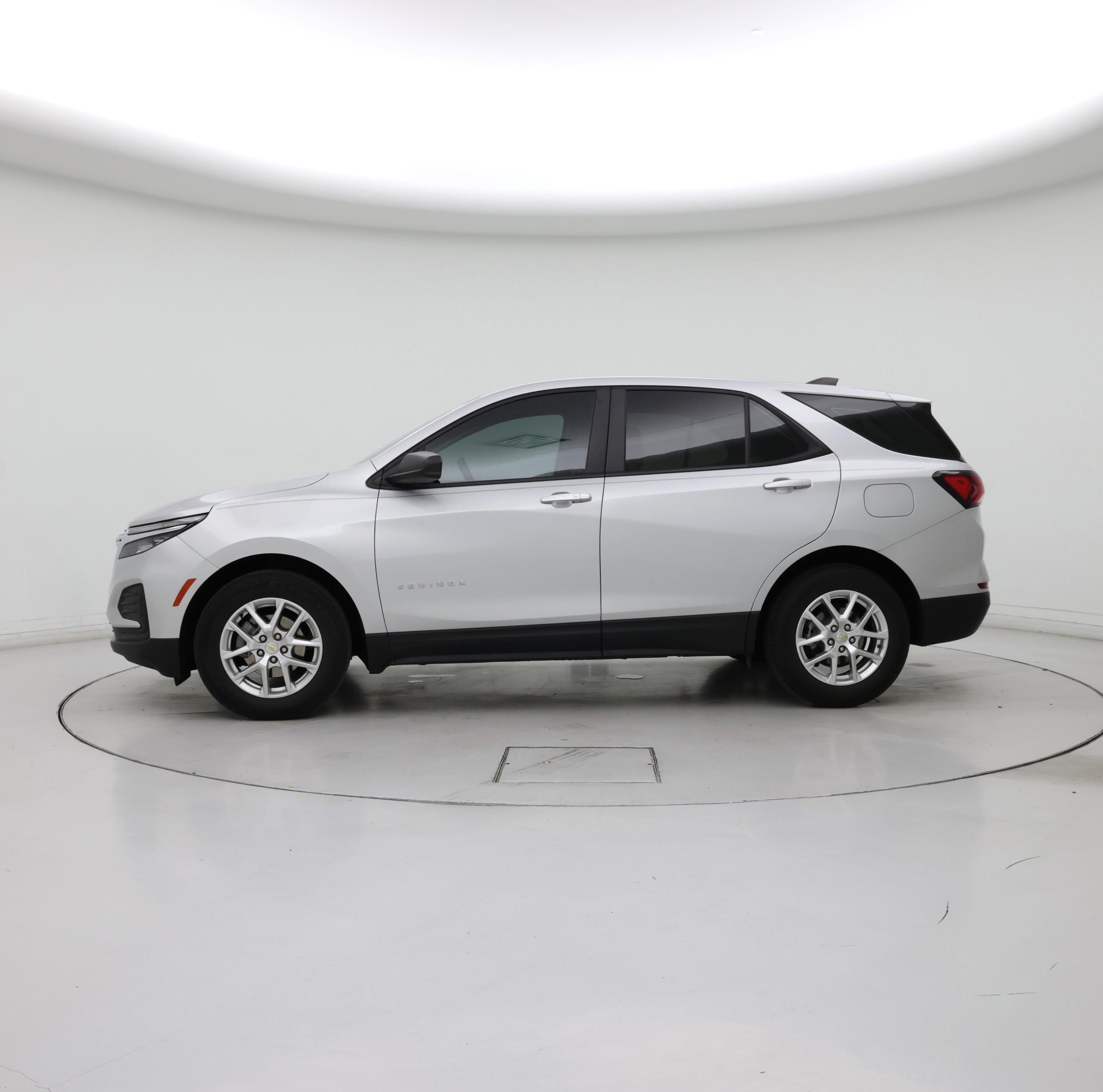 Thumbnail: 2022 Chevrolet Equinox - 3