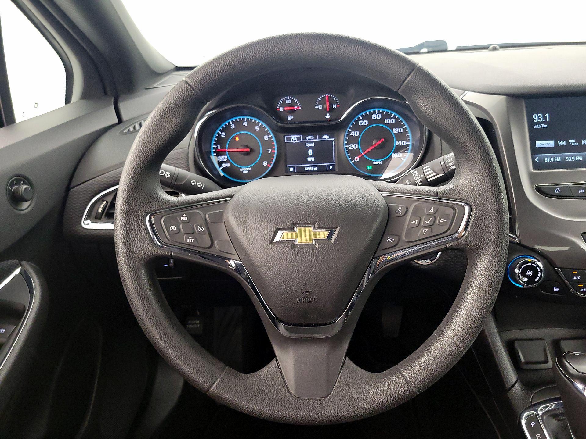 Thumbnail: 2017 Chevrolet Cruze - 10
