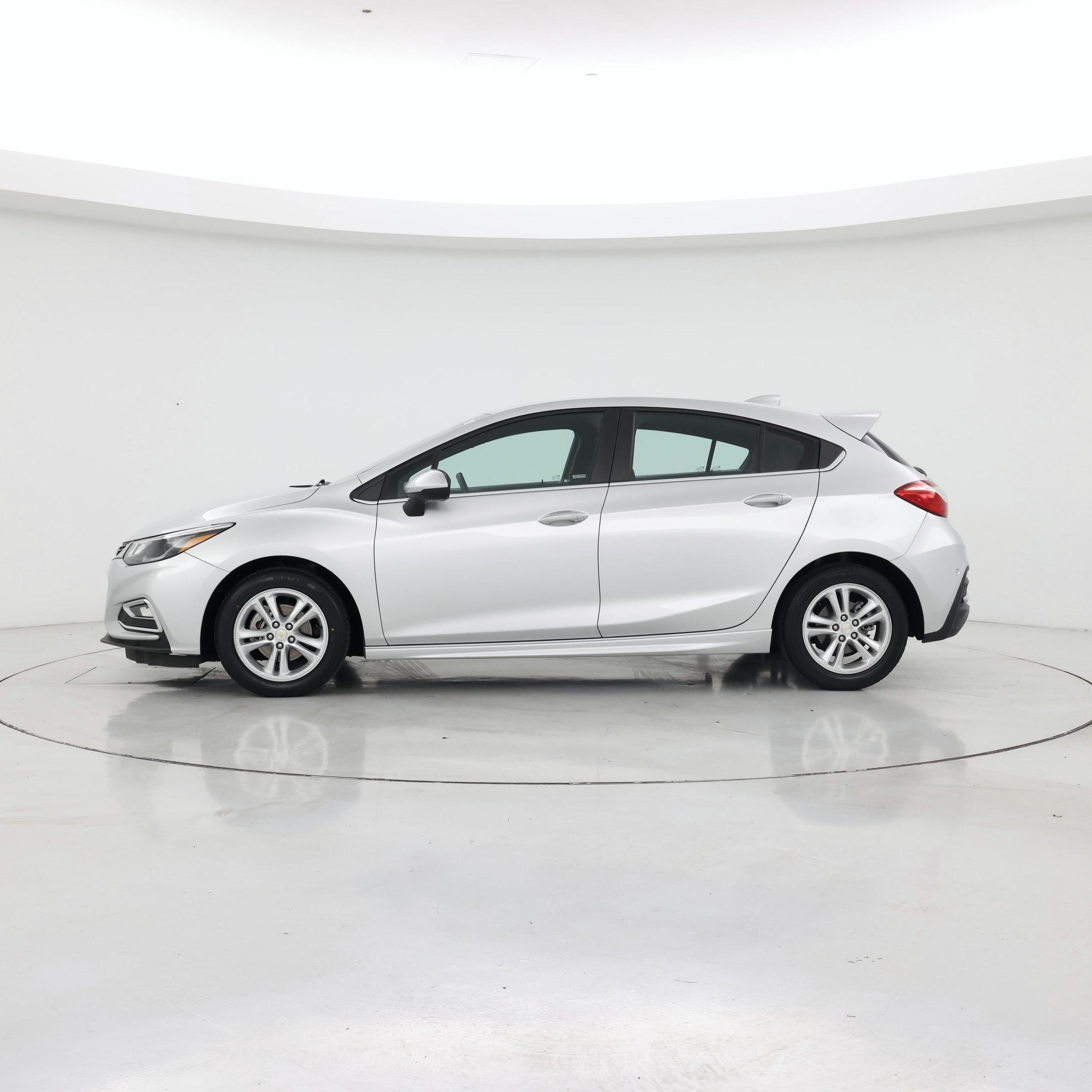 Thumbnail: 2017 Chevrolet Cruze - 3