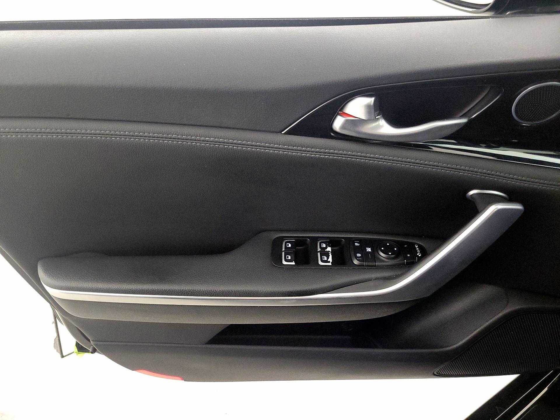 Thumbnail: 2018 Kia Stinger - 12