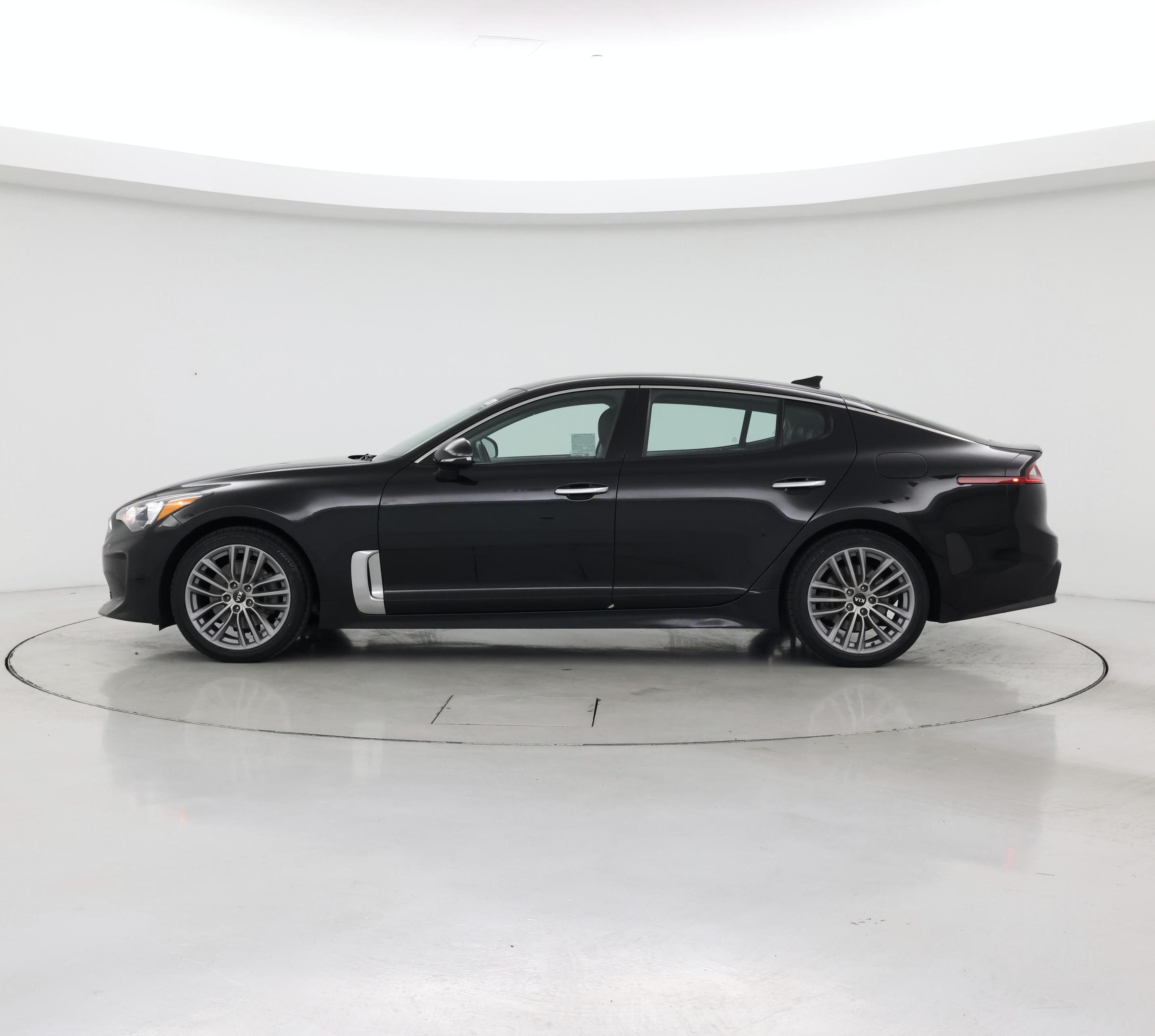 Thumbnail: 2018 Kia Stinger - 3
