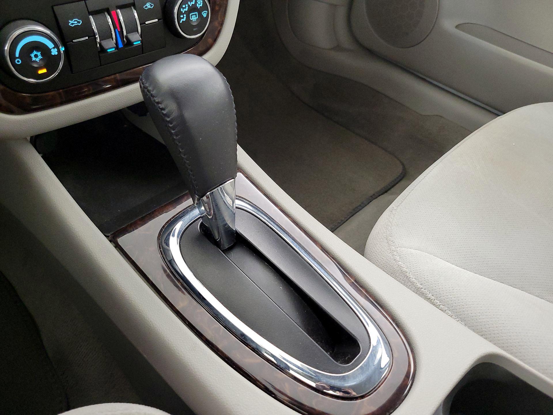 Thumbnail: 2014 Chevrolet Impala - 16