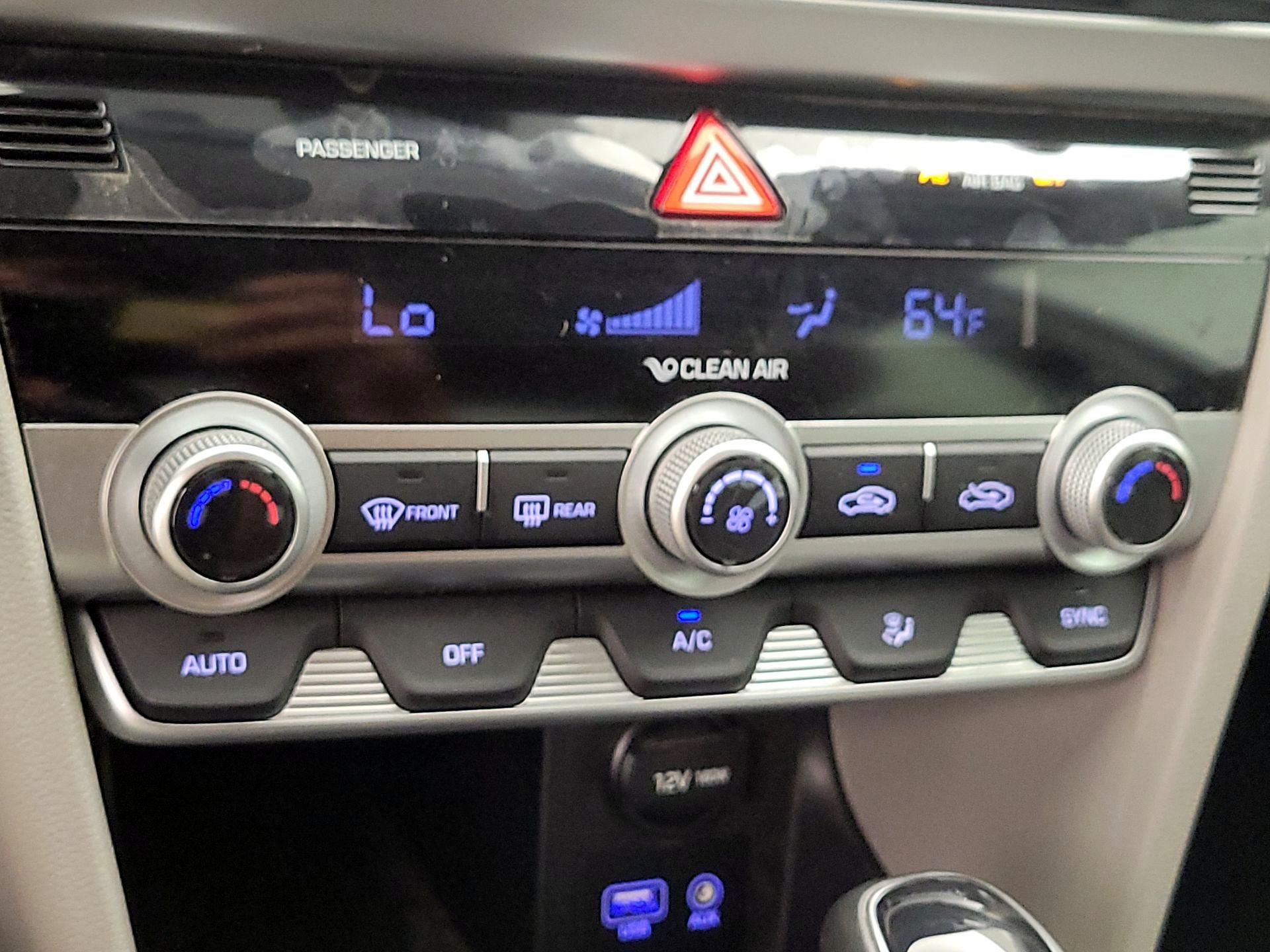 Thumbnail: 2020 Hyundai Elantra - 17