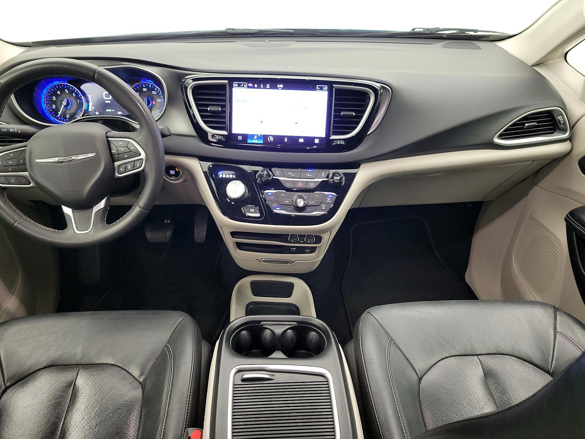 Thumbnail: 2022 Chrysler Pacifica - 9
