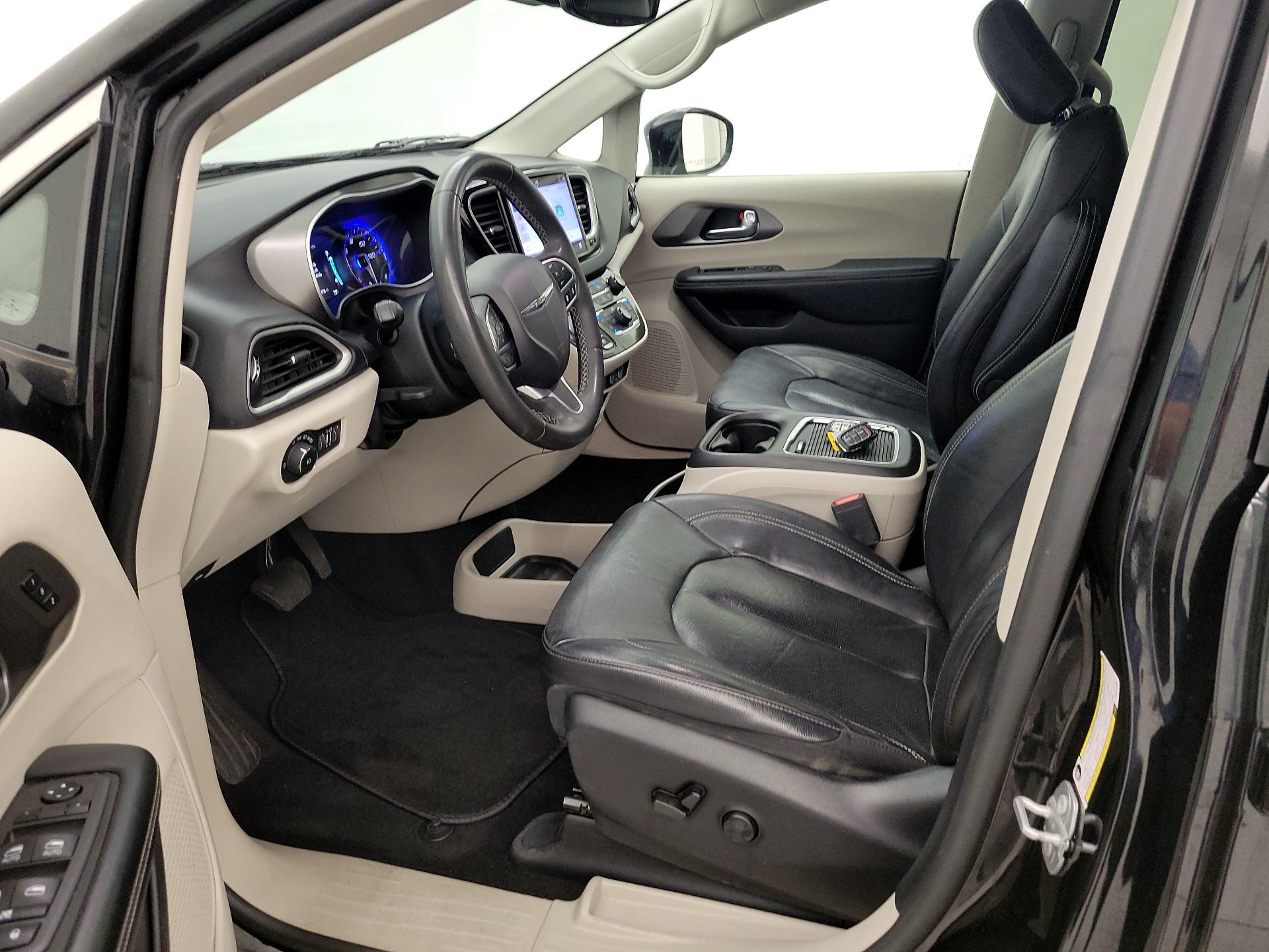 Thumbnail: 2022 Chrysler Pacifica - 11