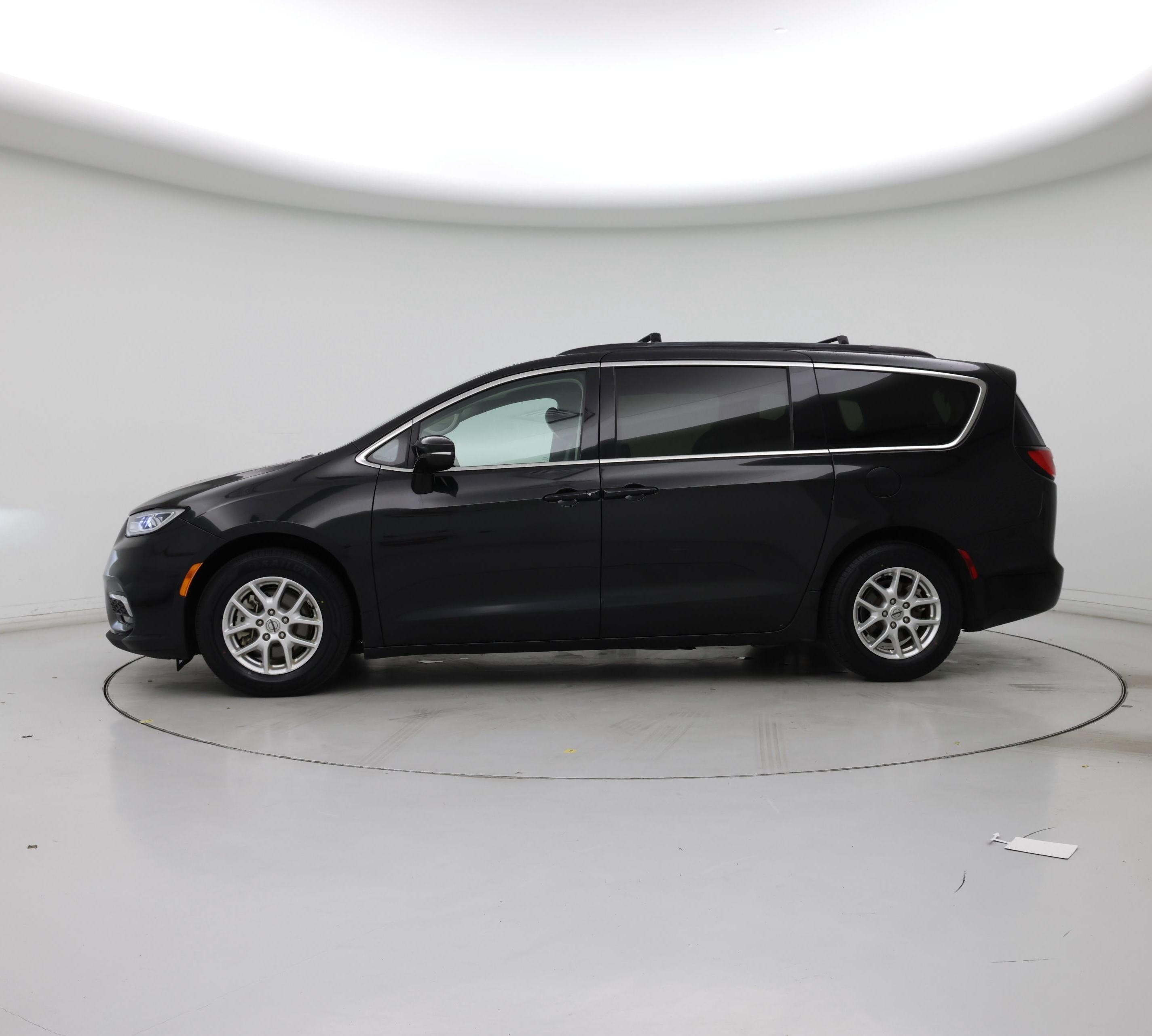 Thumbnail: 2022 Chrysler Pacifica - 3