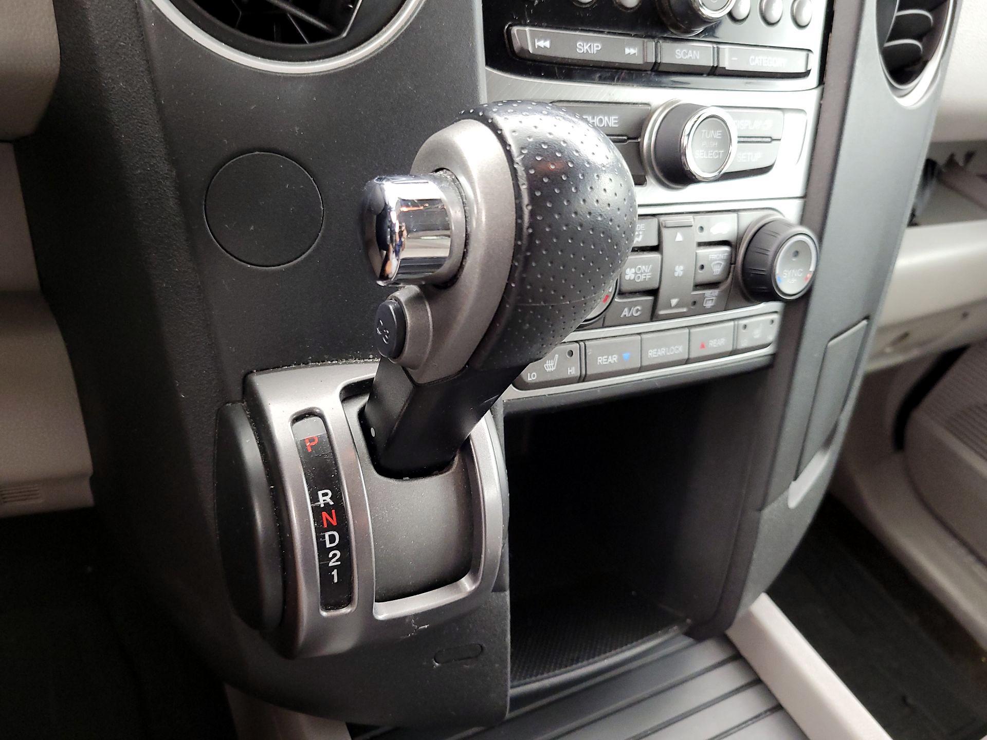 Thumbnail: 2015 Honda Pilot - 17