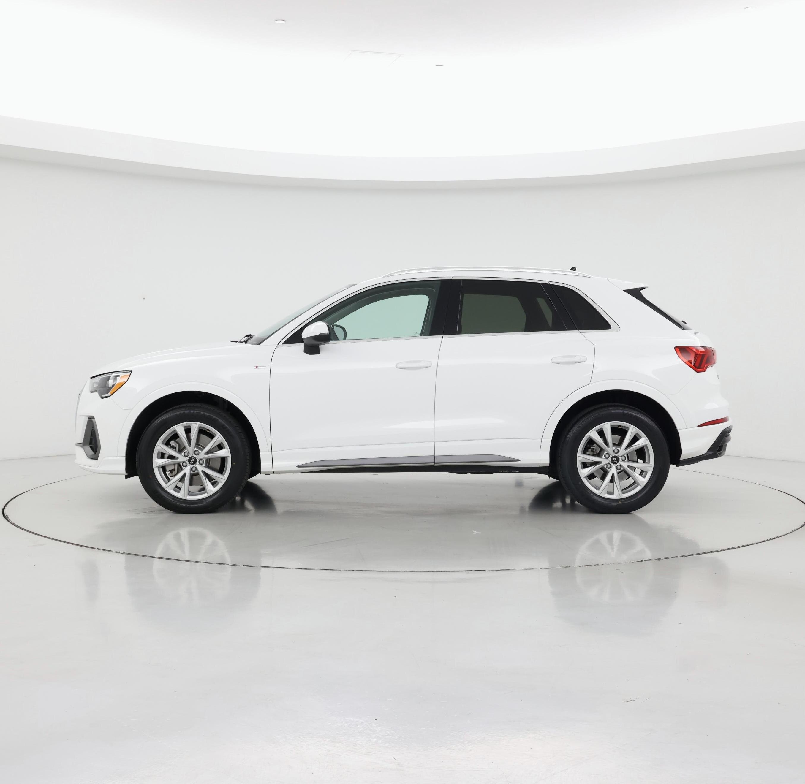 Thumbnail: 2022 Audi Q3 - 3