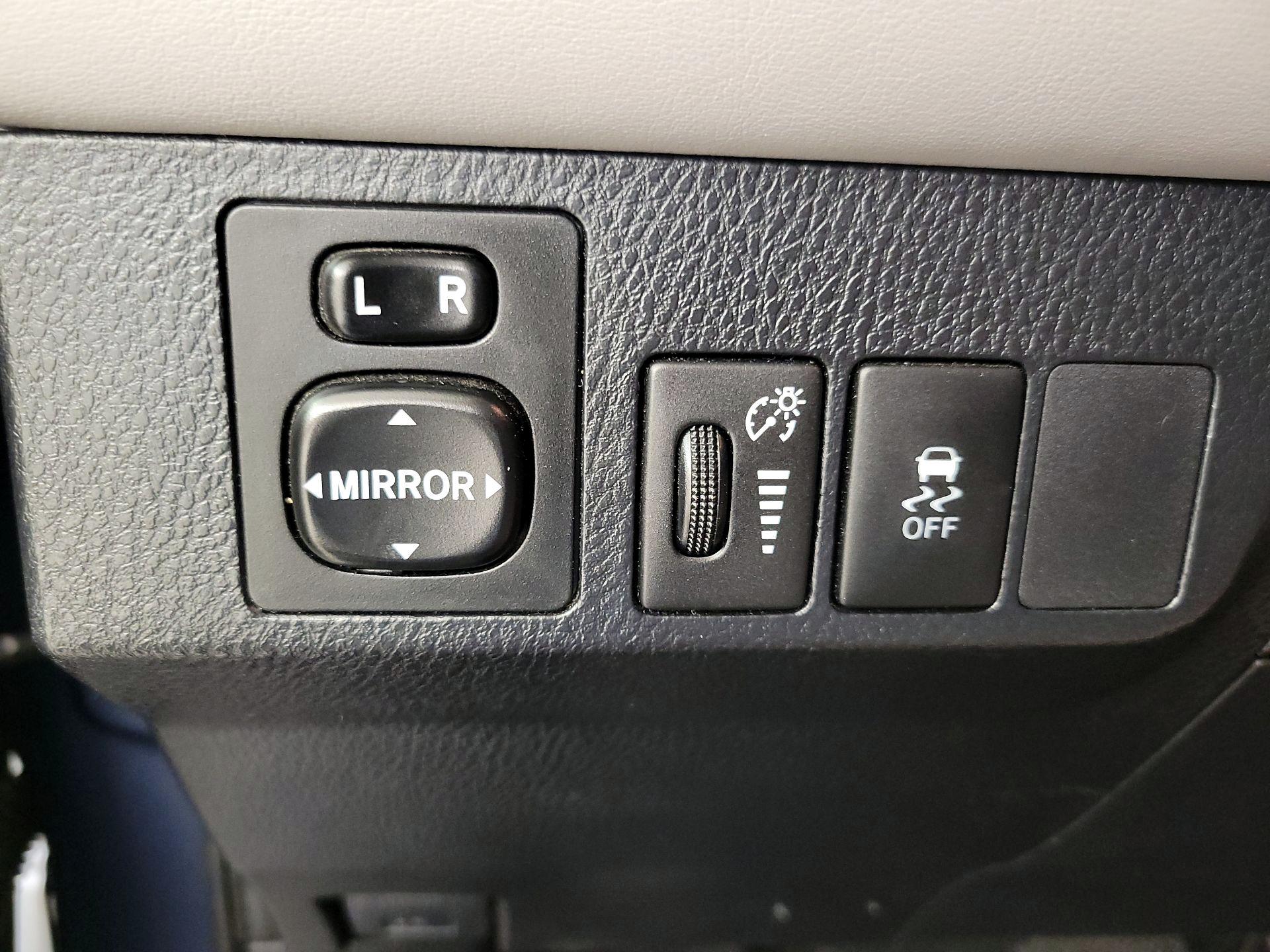 Thumbnail: 2014 Toyota RAV4 - 13