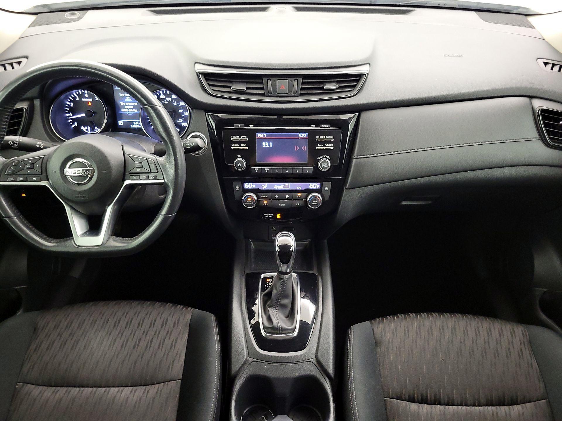 Thumbnail: 2017 Nissan Rogue - 9