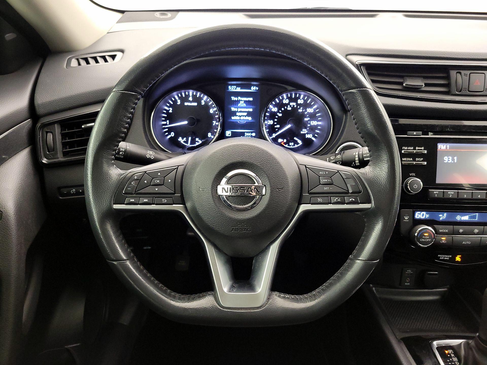 Thumbnail: 2017 Nissan Rogue - 10