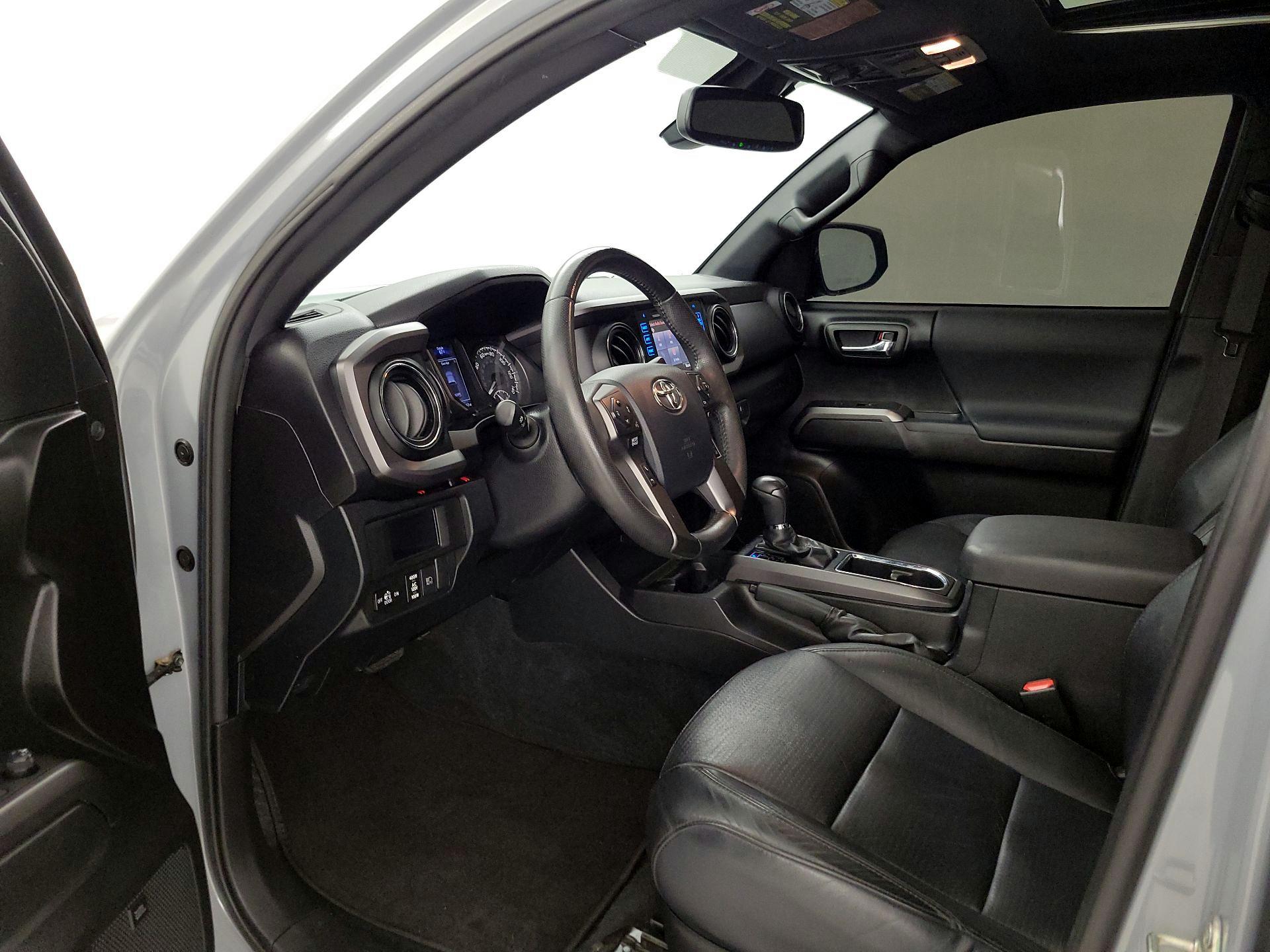 Thumbnail: 2019 Toyota Tacoma - 11
