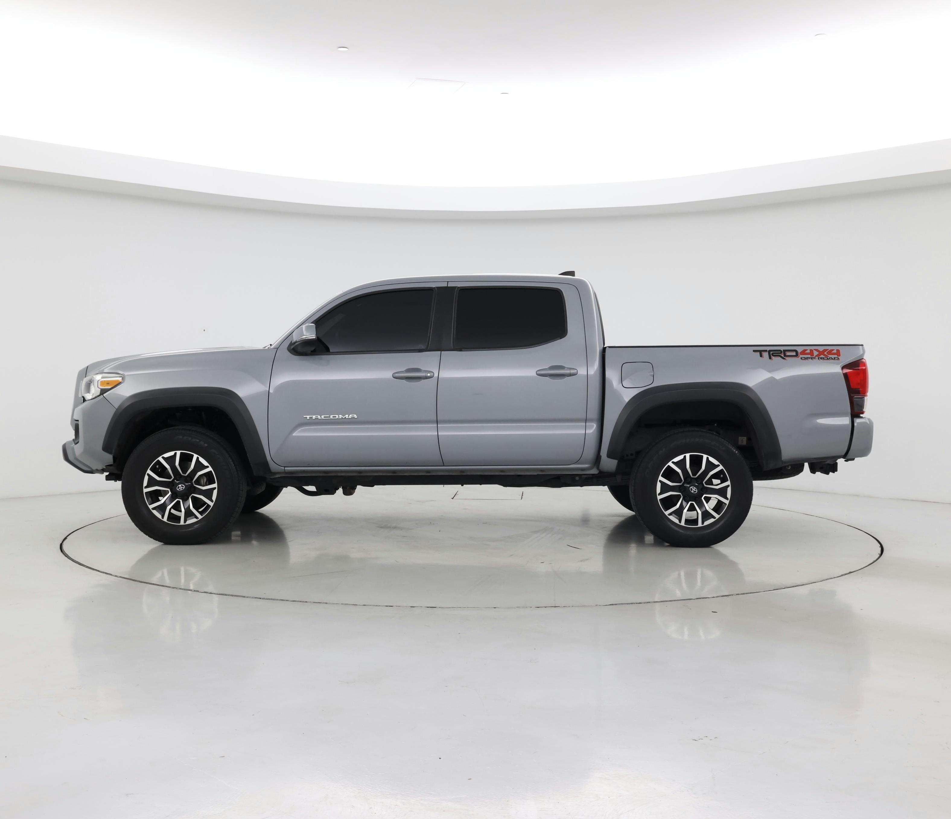 Thumbnail: 2019 Toyota Tacoma - 3
