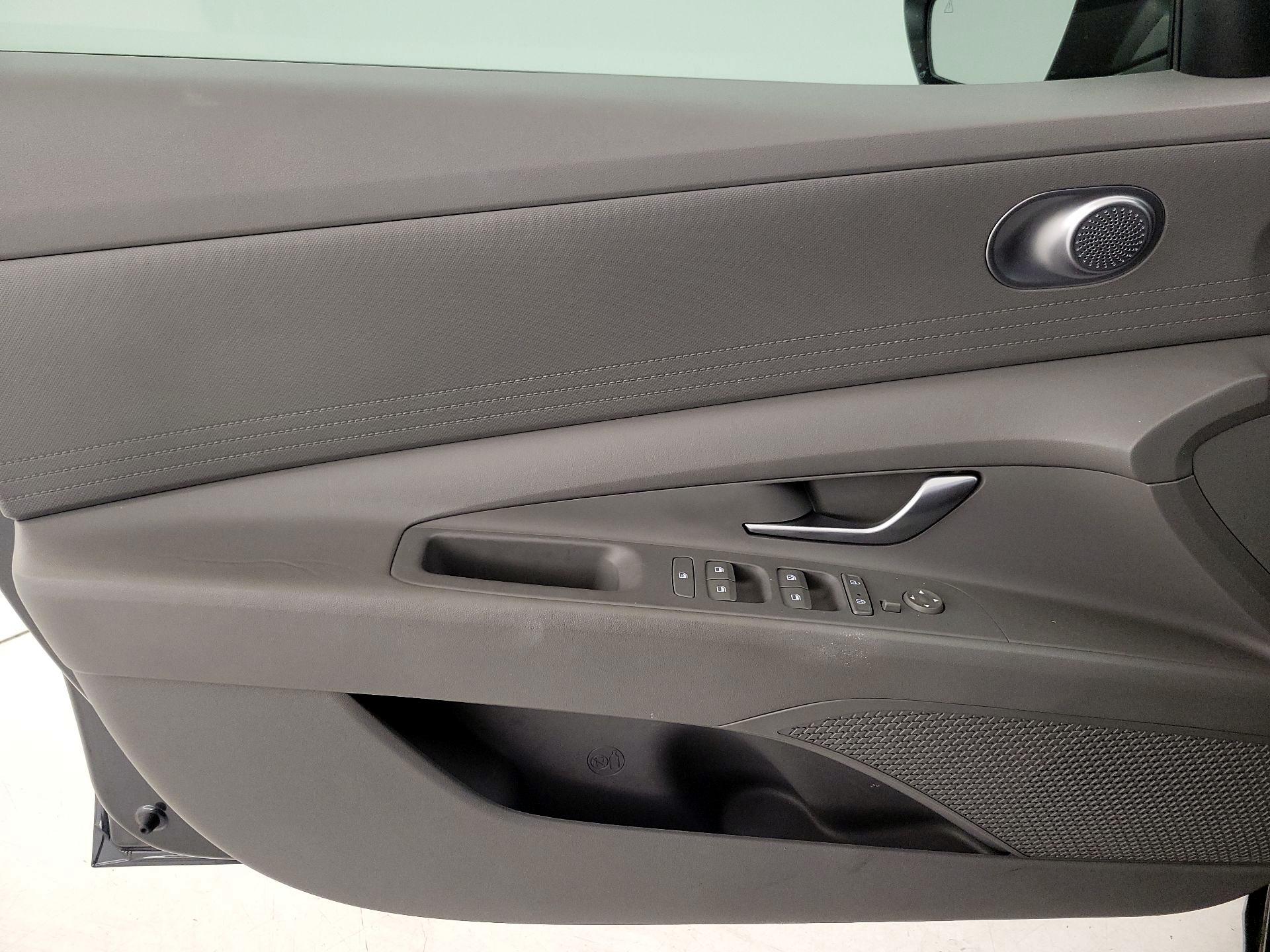 Thumbnail: 2022 Hyundai Elantra - 12