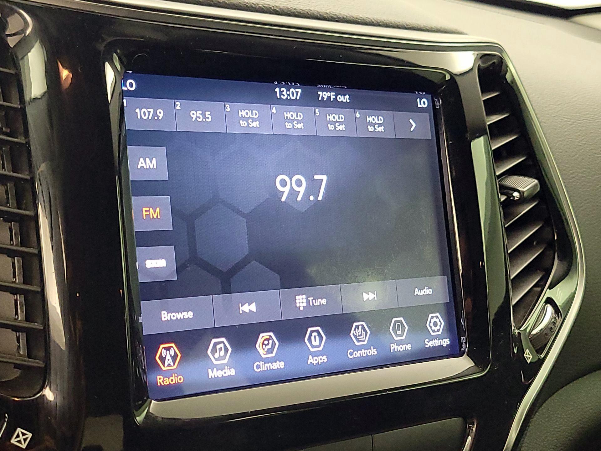 Thumbnail: 2019 Jeep Cherokee - 15