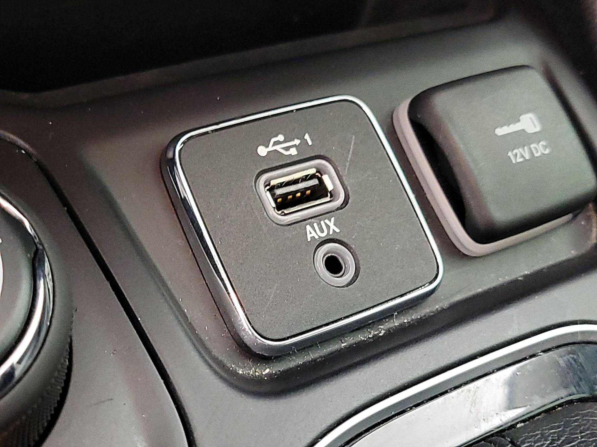 Thumbnail: 2019 Jeep Cherokee - 18